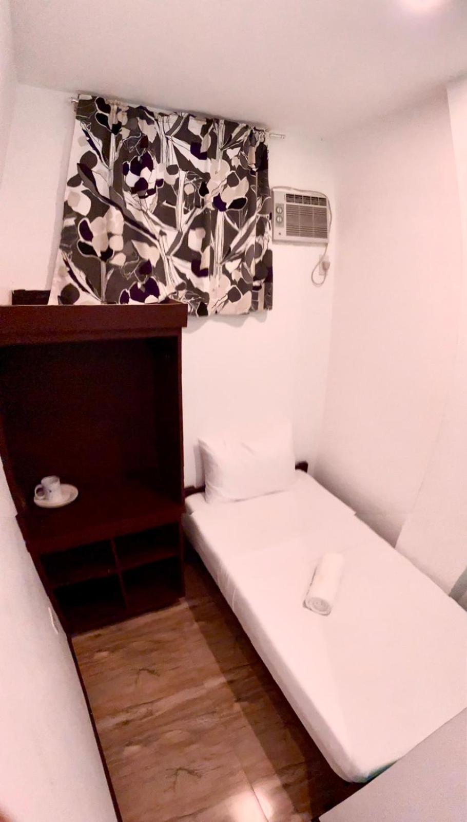Single Room with Private Bathroom photo 1
