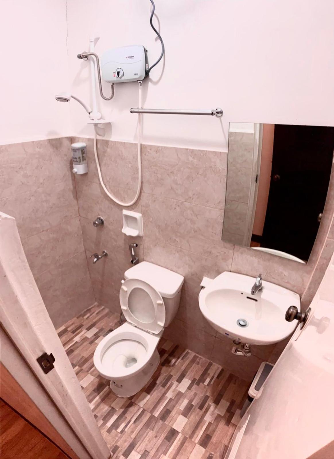 Double Room with Private Bathroom - Photo 1