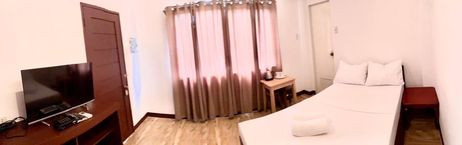 Double Room with Private Bathroom - Photo 3