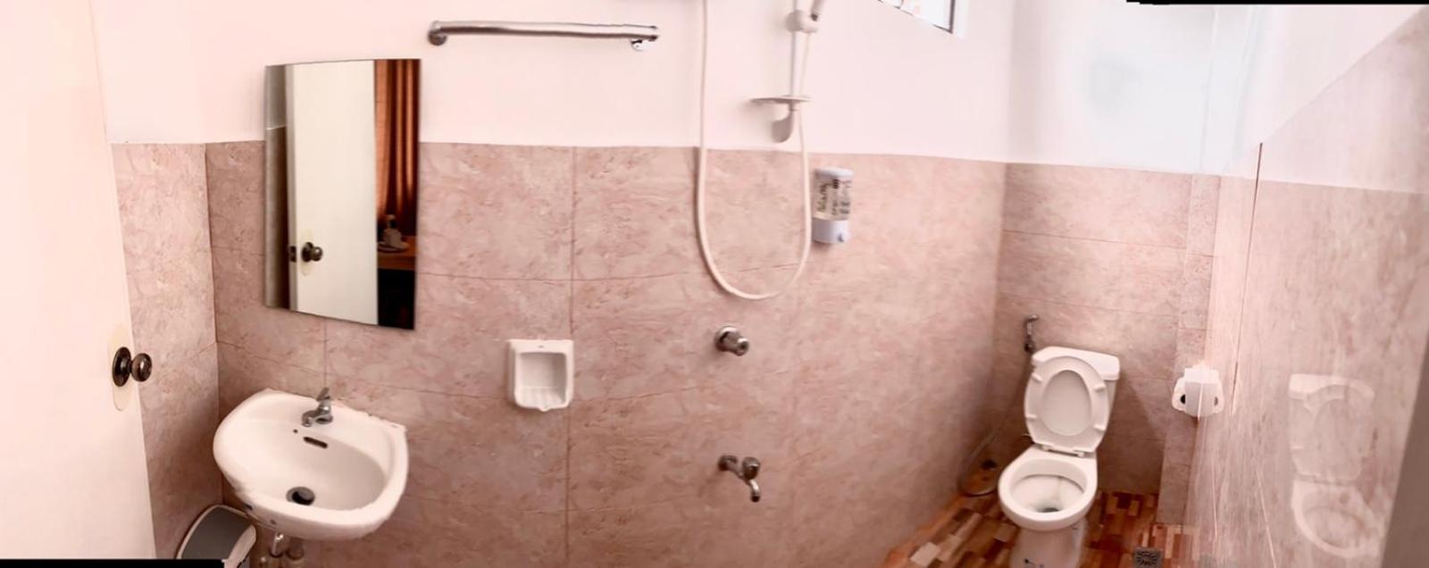 Double Room with Private Bathroom - Photo 4