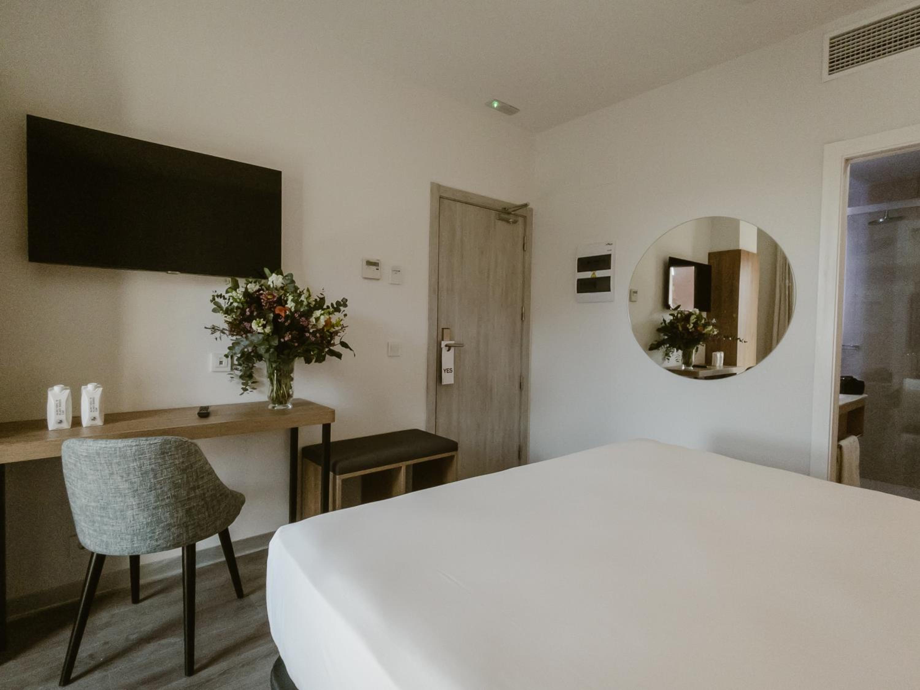 Double Room - Photo 7