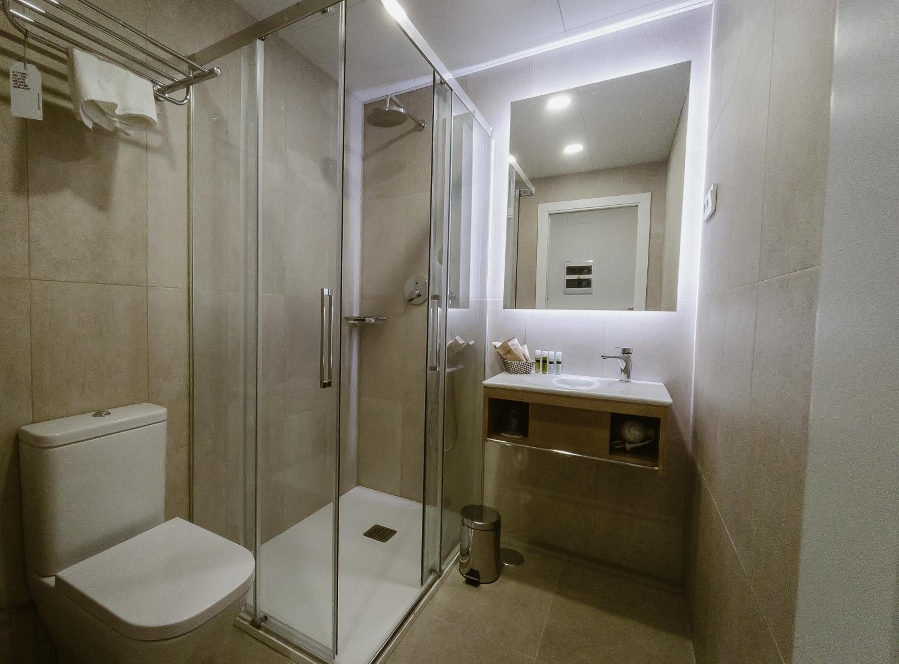 Double Room - Photo 5
