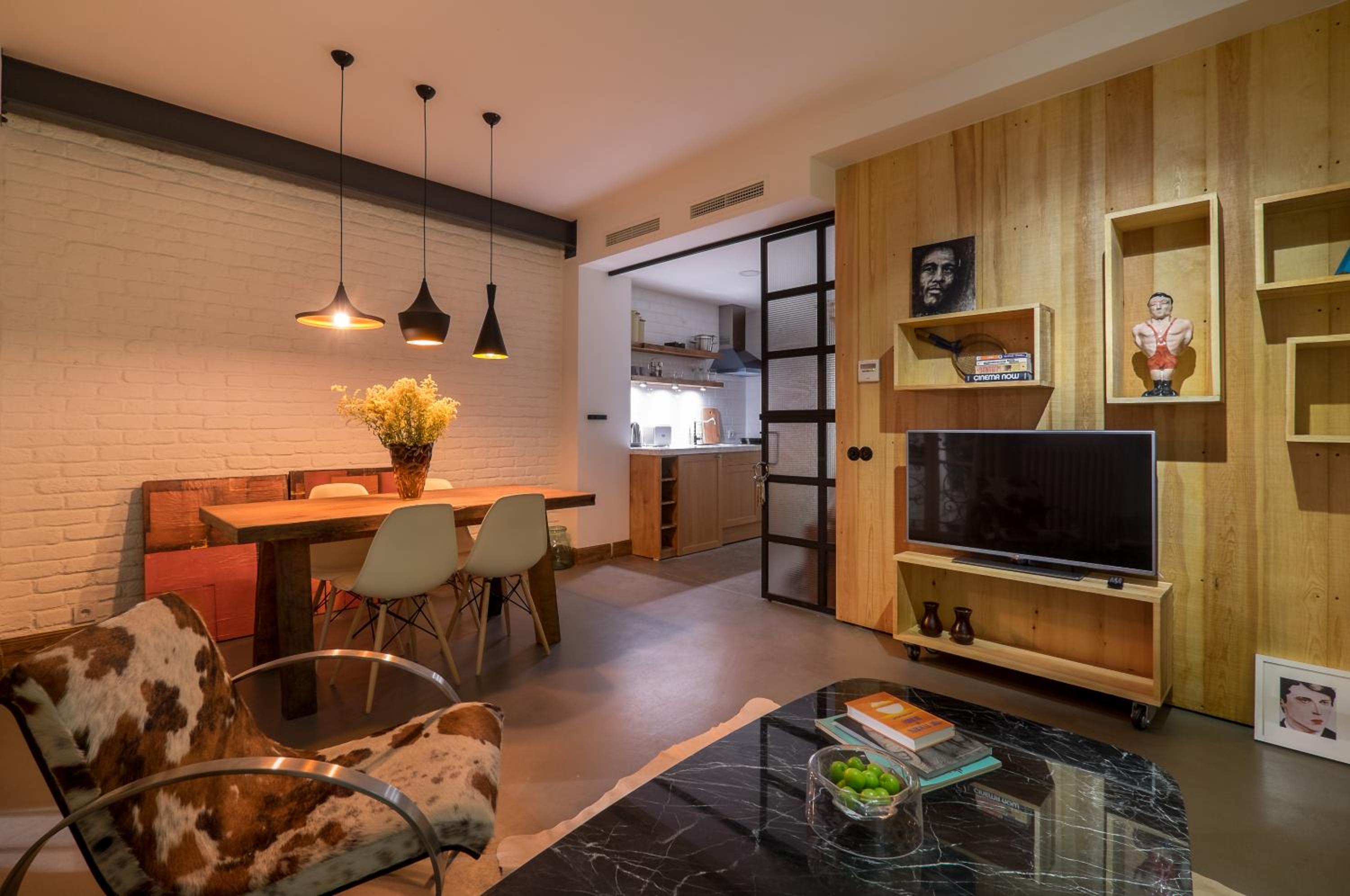 One Bedroom Apartment with Balcony photo 2