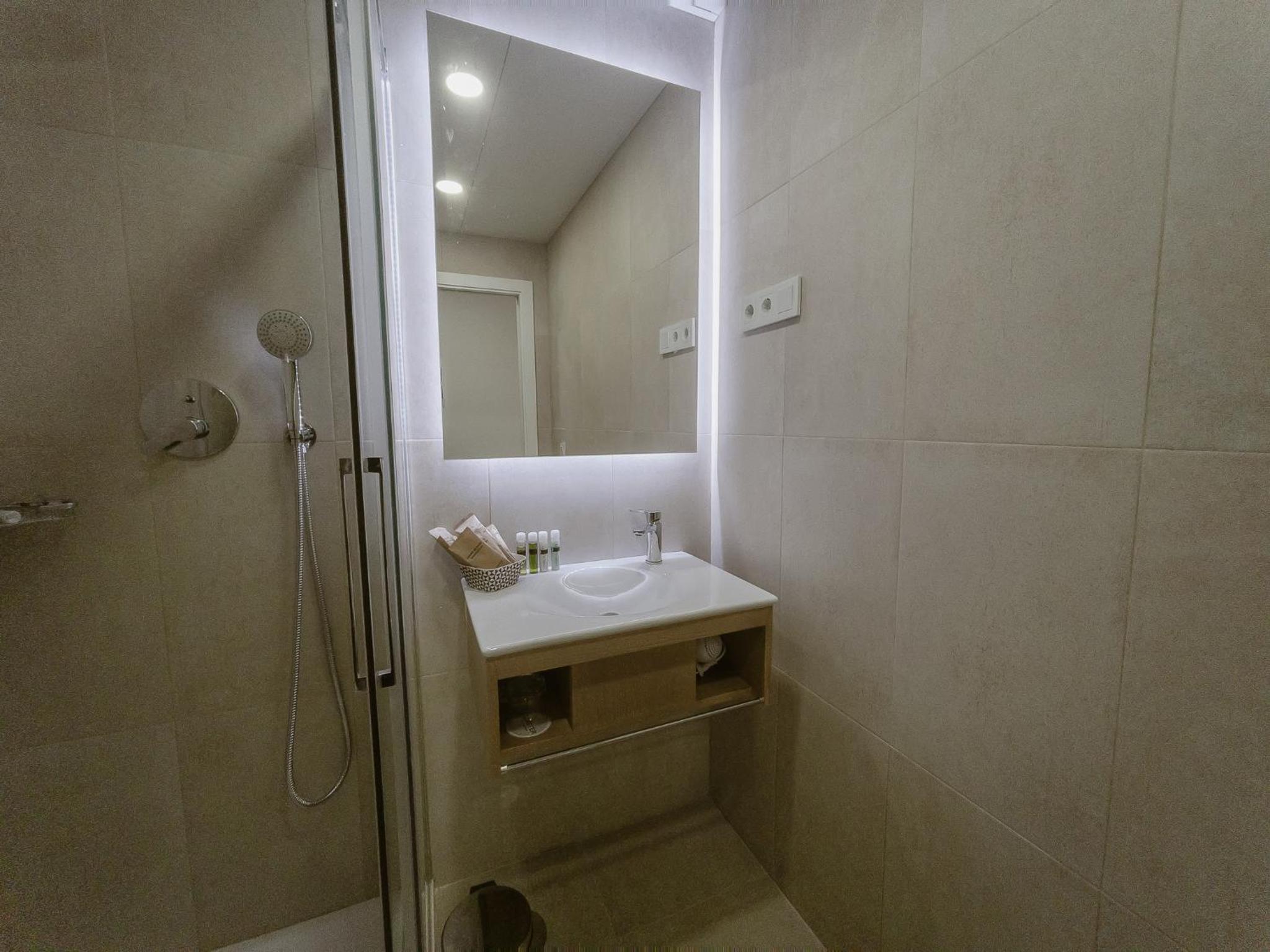 Double Room - Photo 10