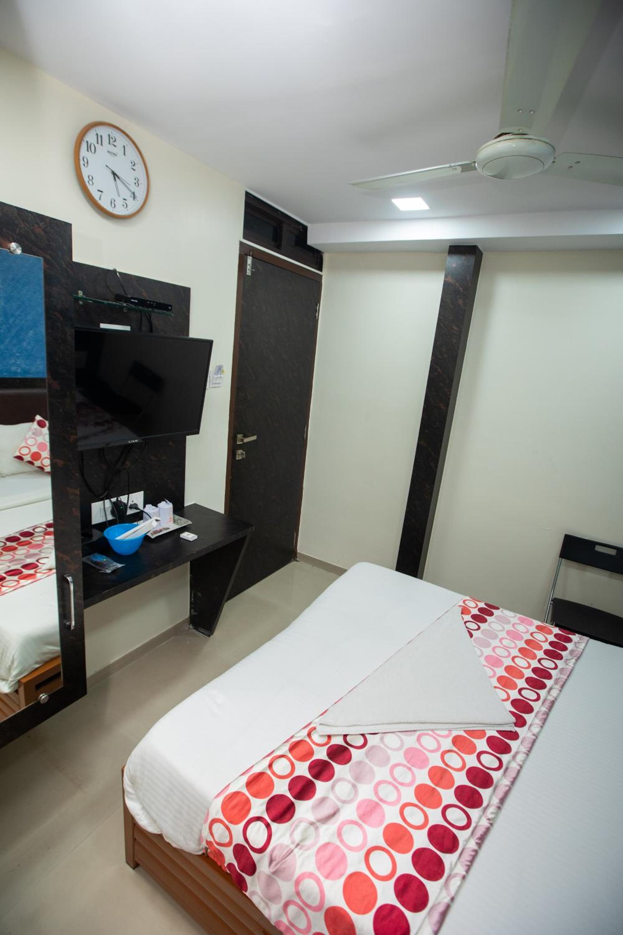 Deluxe Room - Photo 4