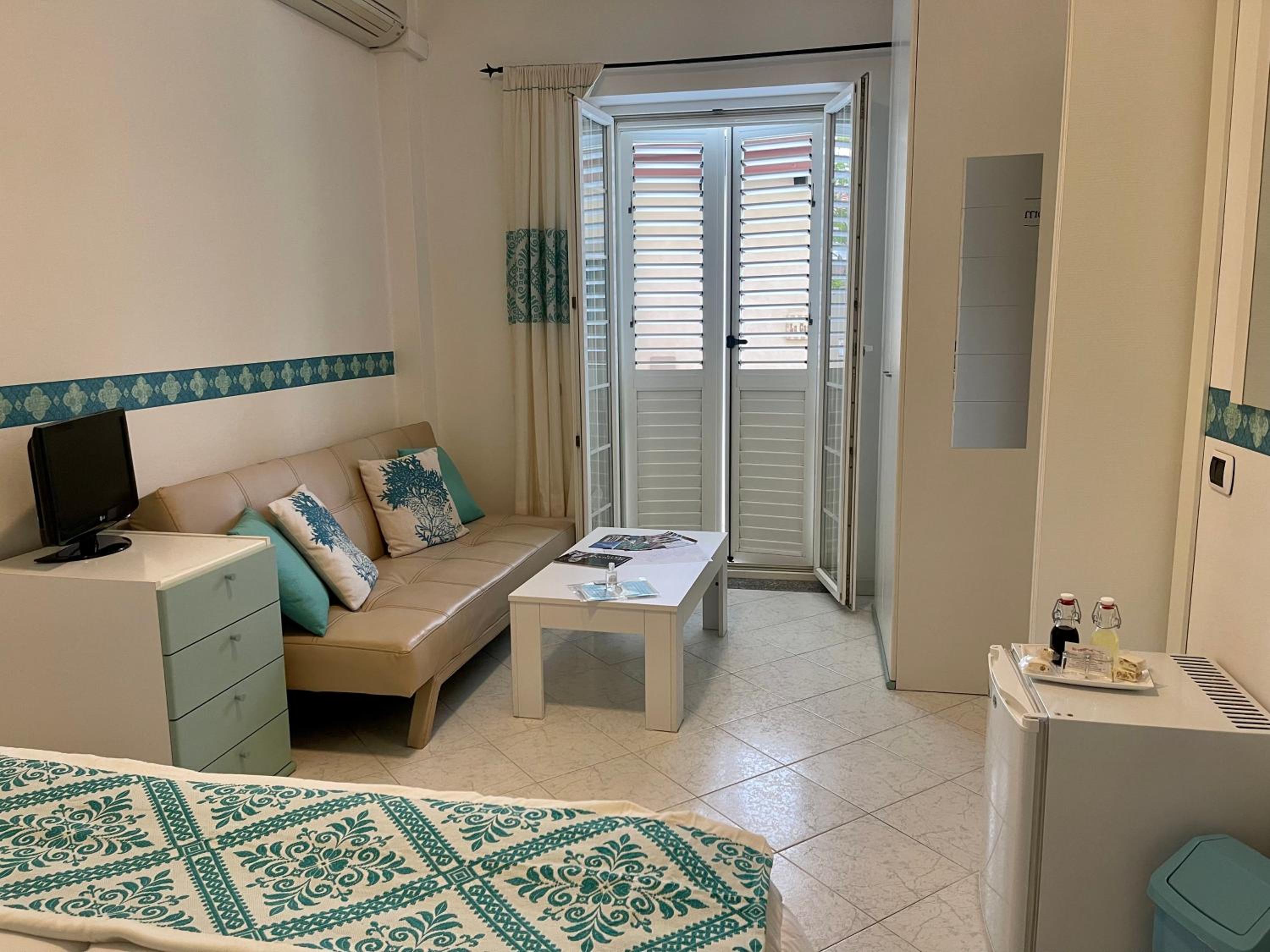 Double Room with Private Bathroom photo 2