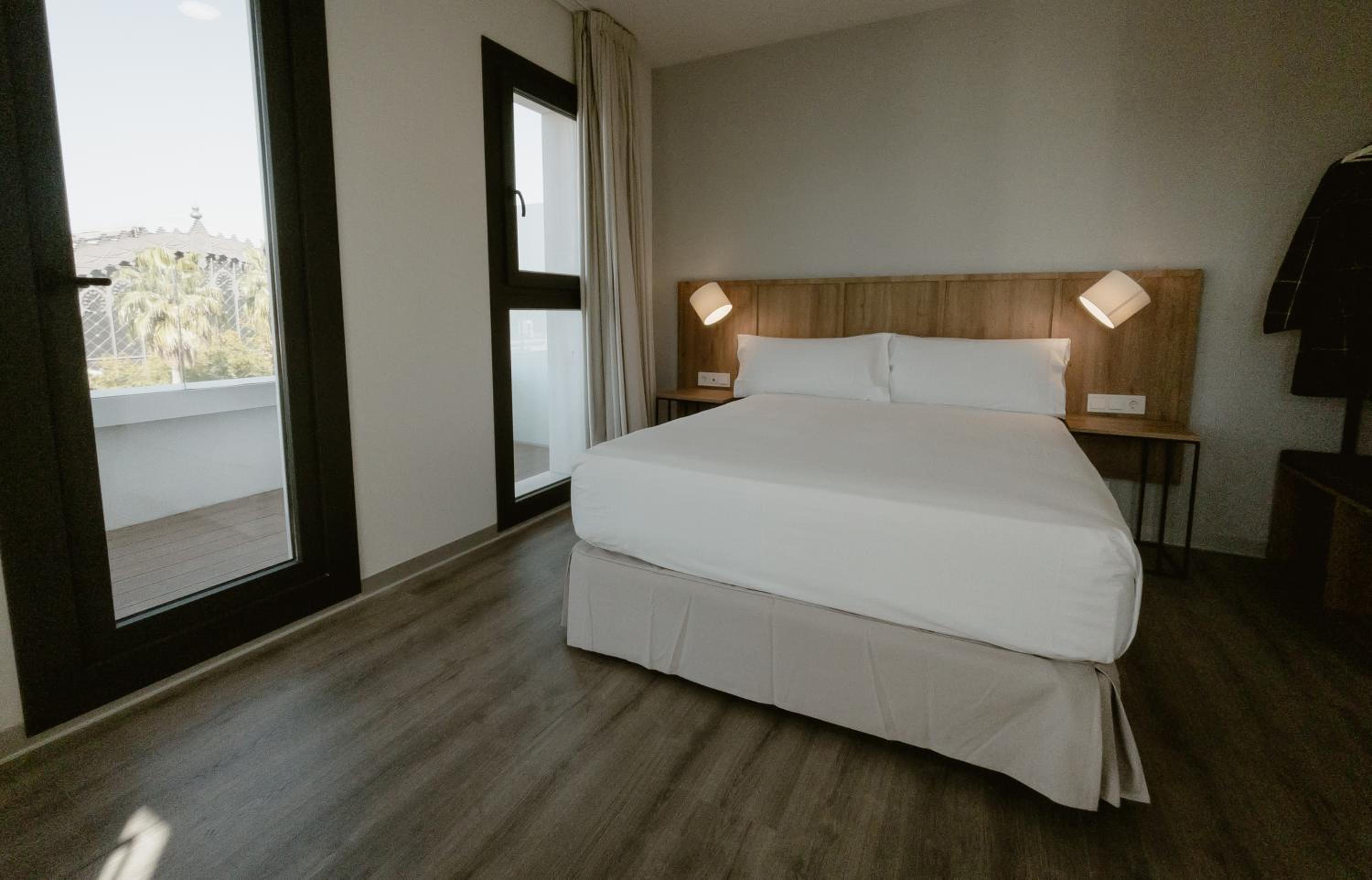 Deluxe Double Room with Balcony photo 2