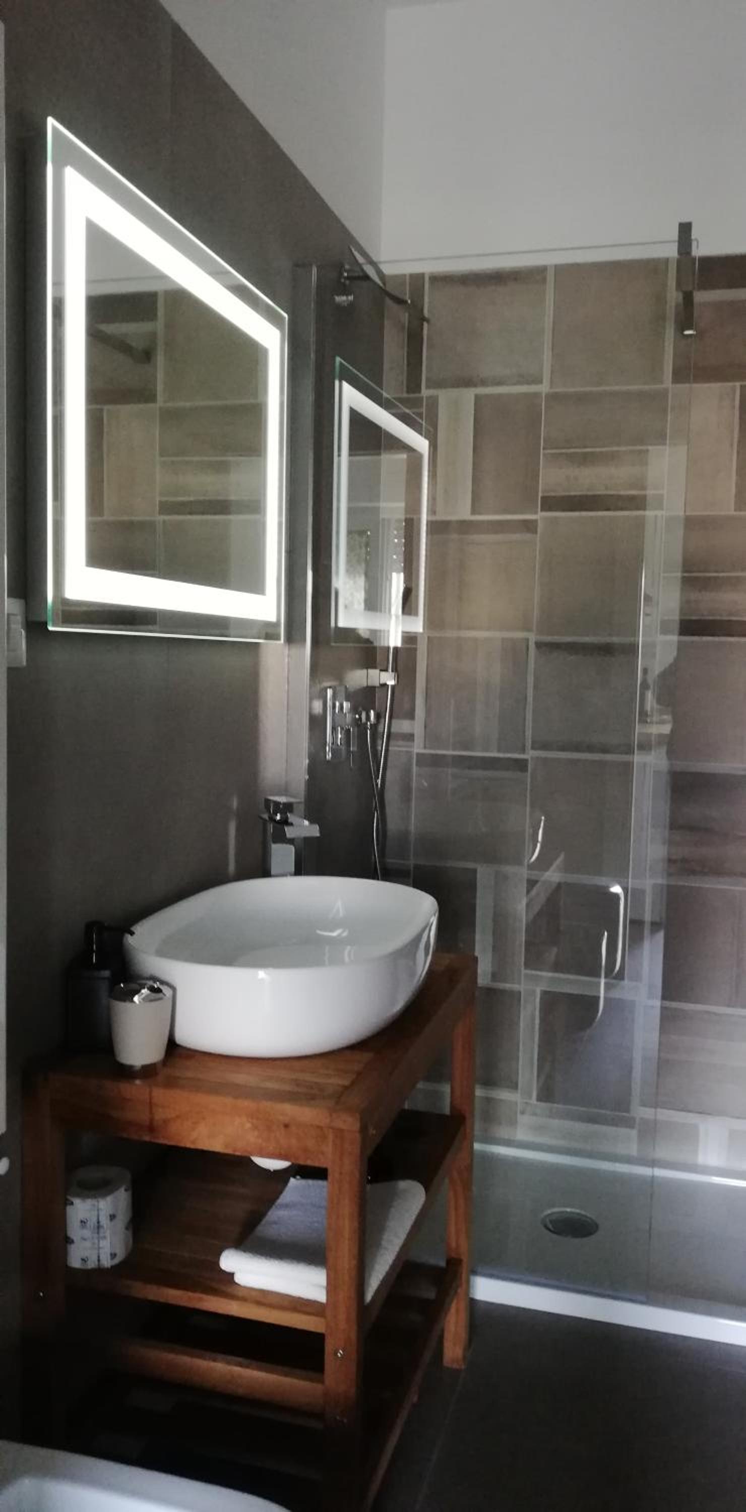 Double Room with Private Bathroom - Photo 4