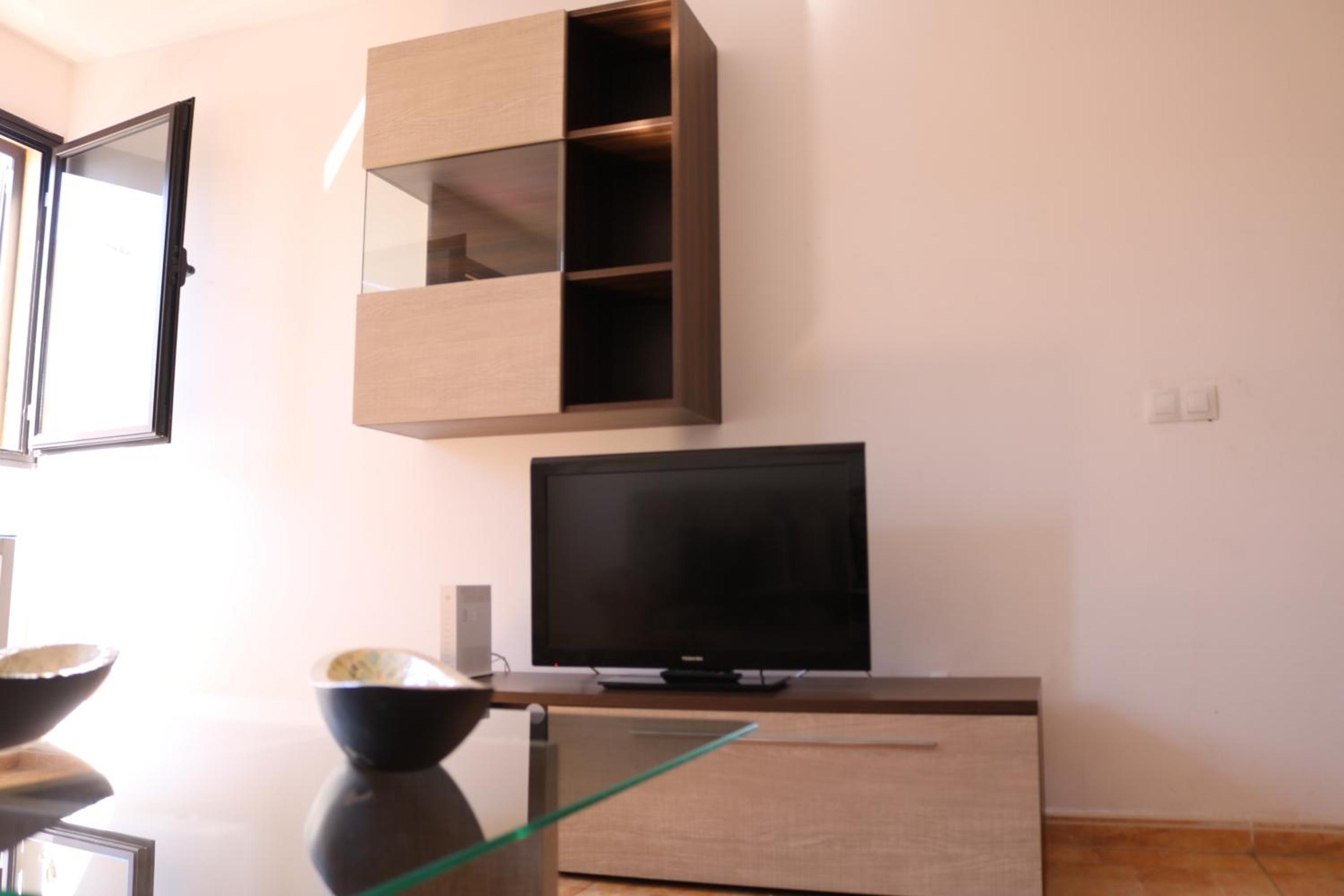 One-Bedroom Apartment - Photo 3