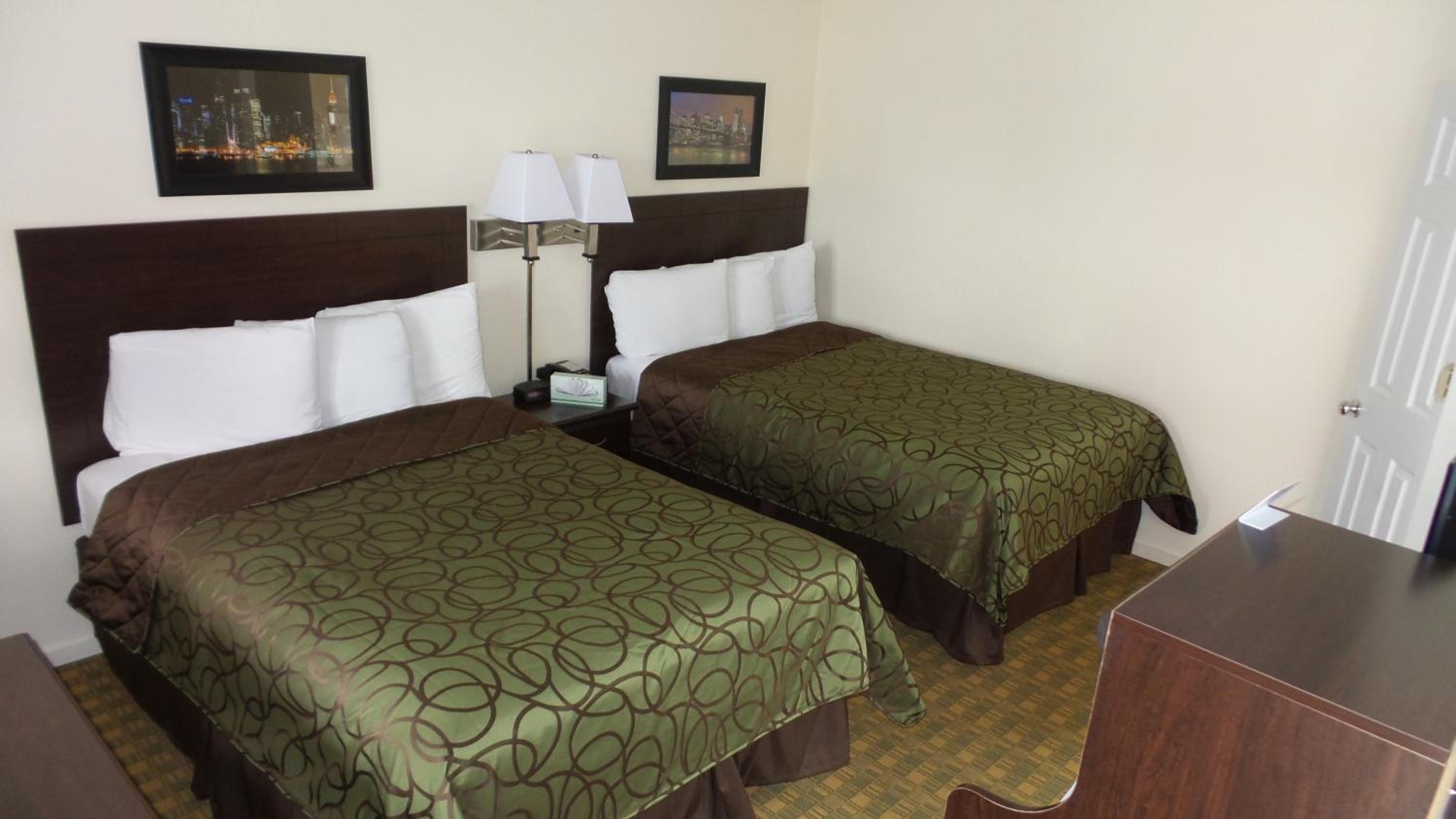 Double Room with Two Double Beds - Photo 3