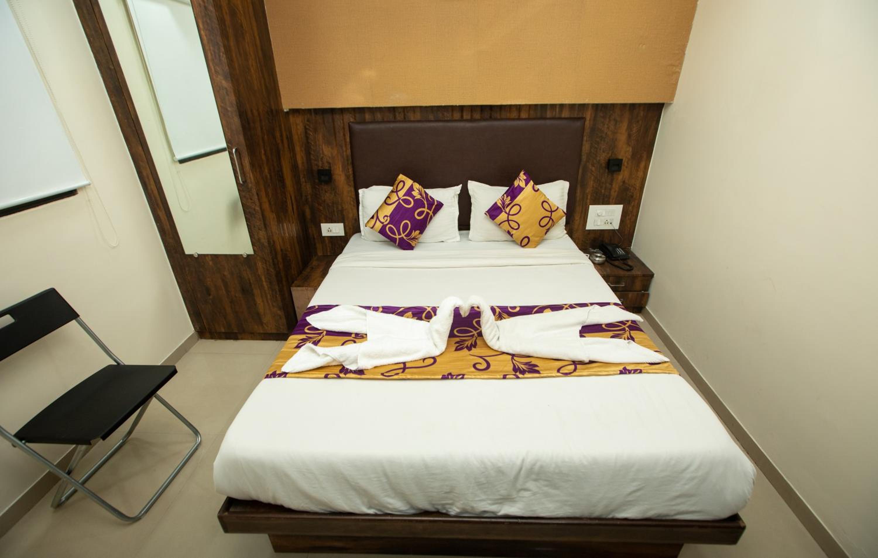 Deluxe Room - Photo 25