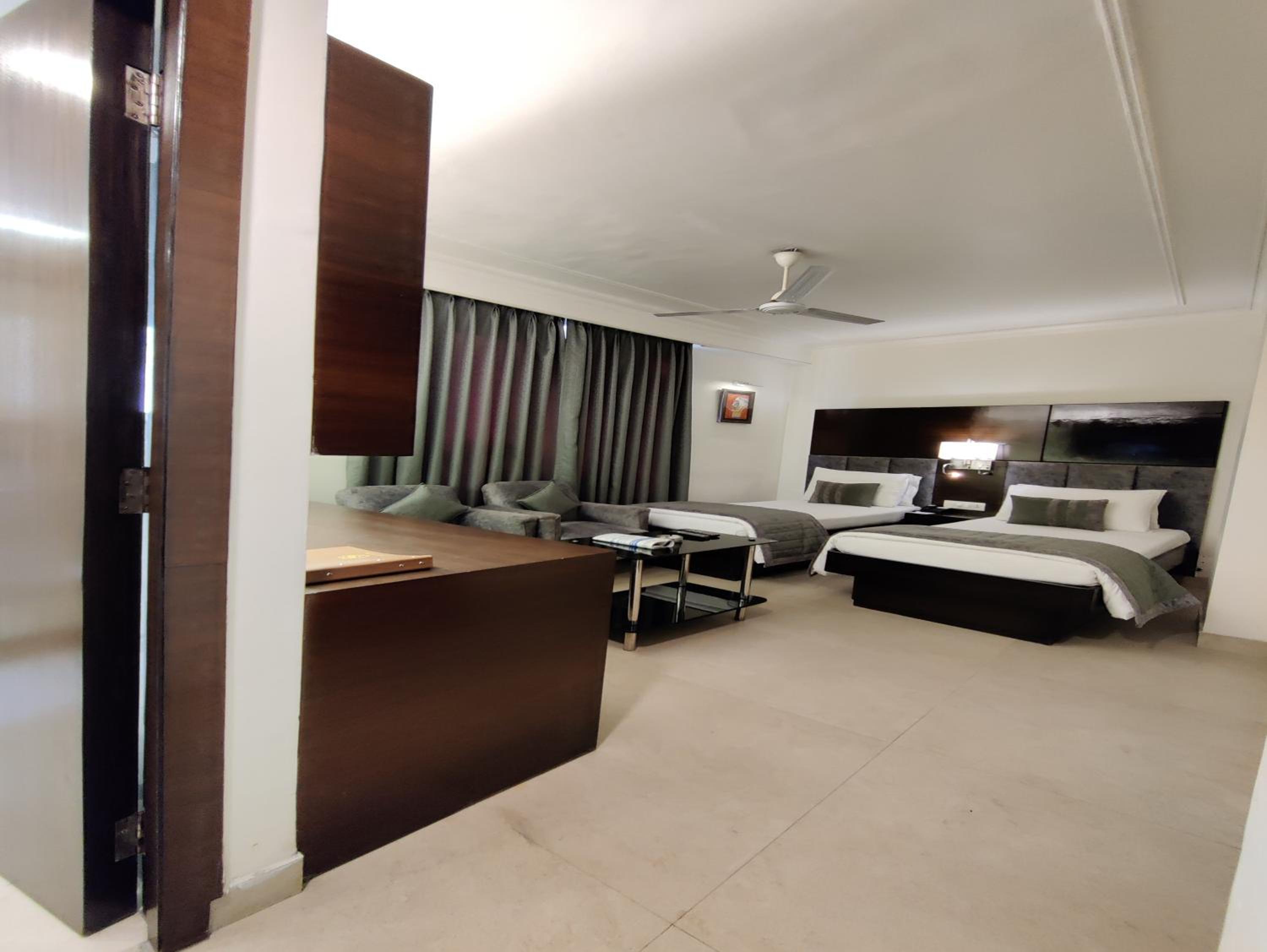 Deluxe Double or Twin Room - Photo 2