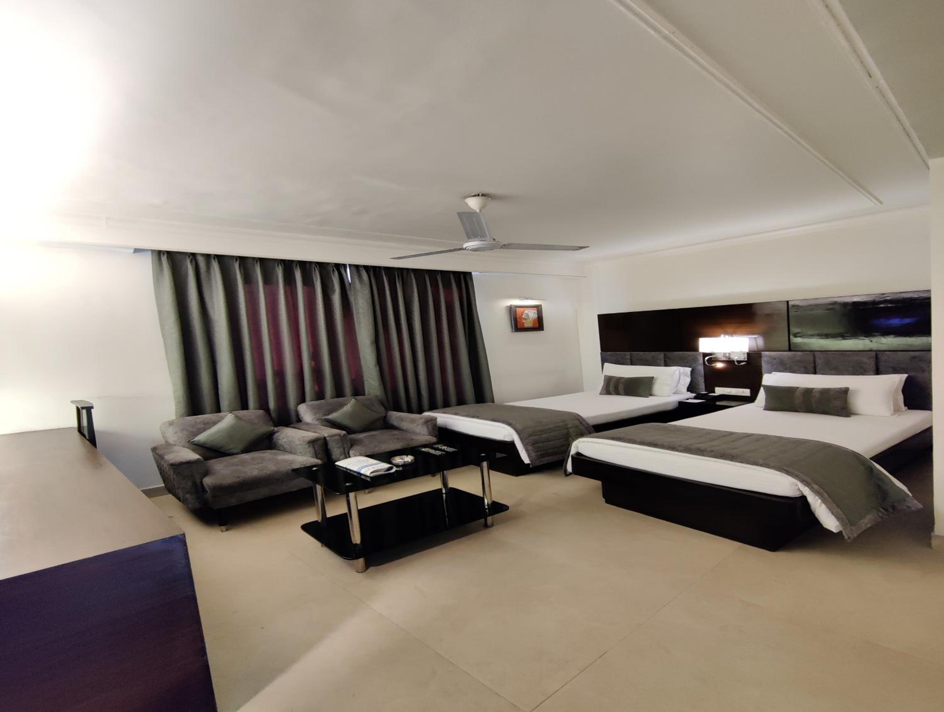 Deluxe Double or Twin Room - Photo 9