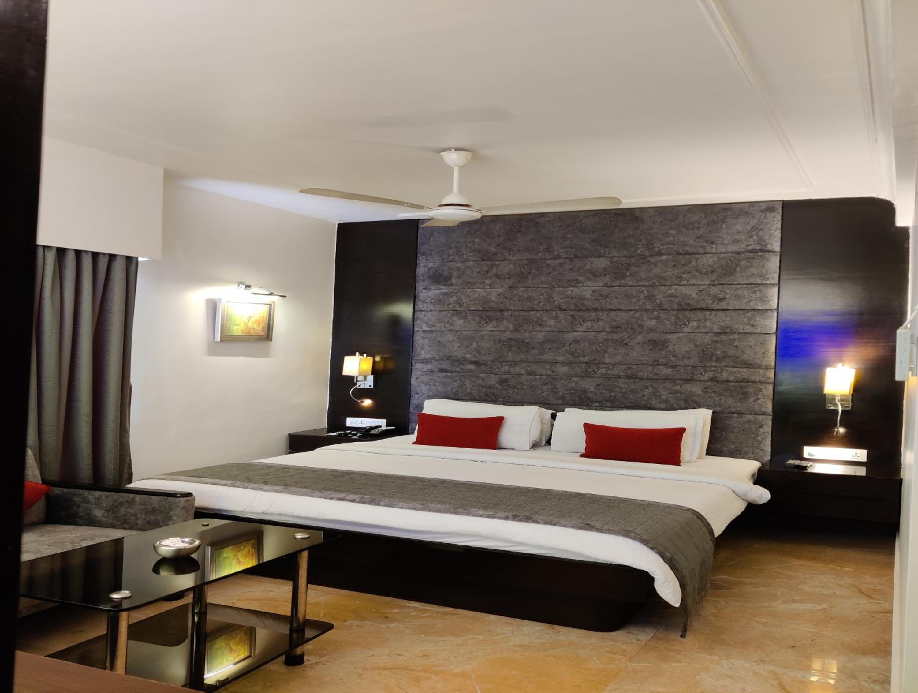 Deluxe Double or Twin Room - Photo 8