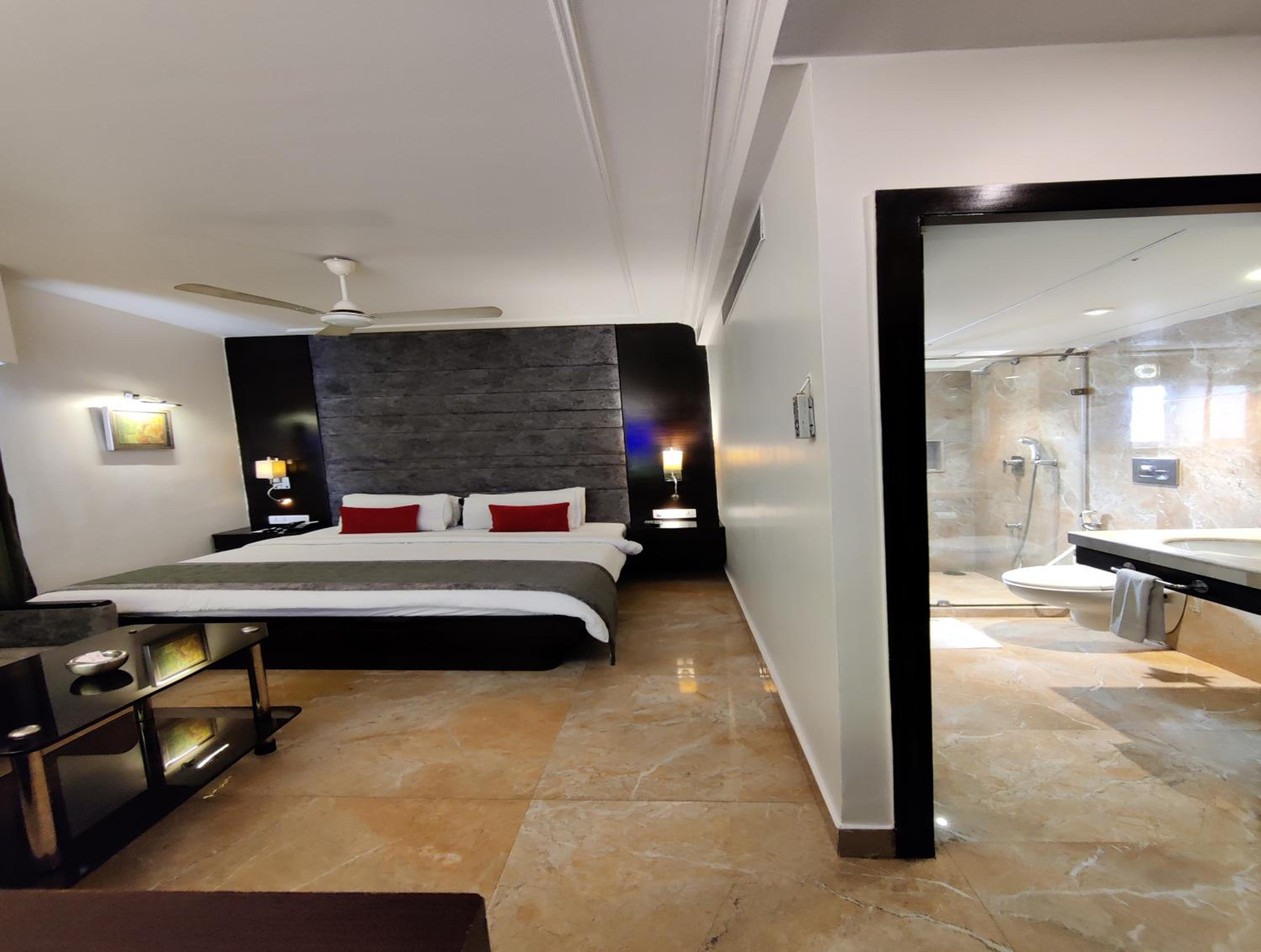 Deluxe Double or Twin Room - Photo 10