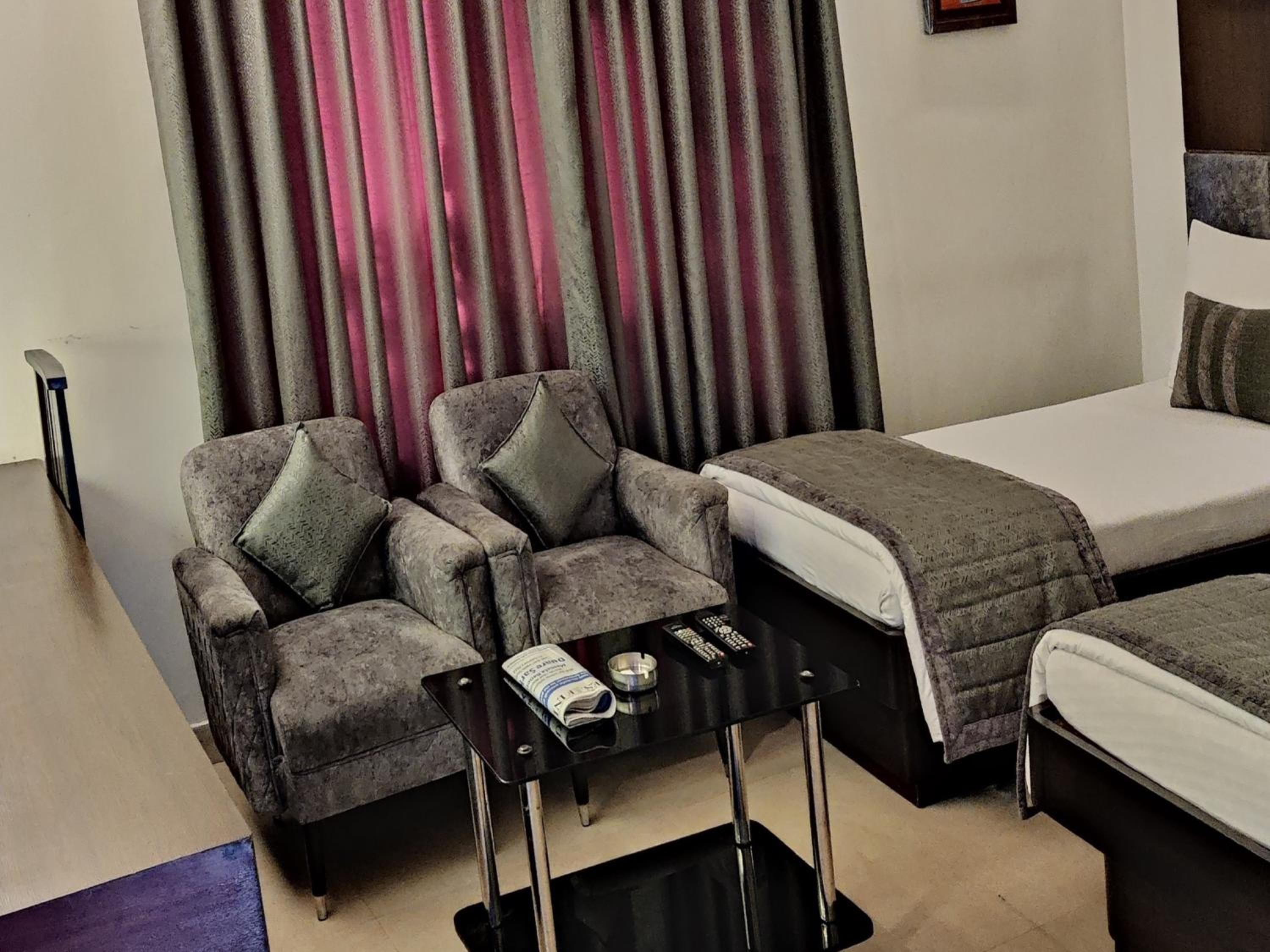 Deluxe Double or Twin Room - Photo 13