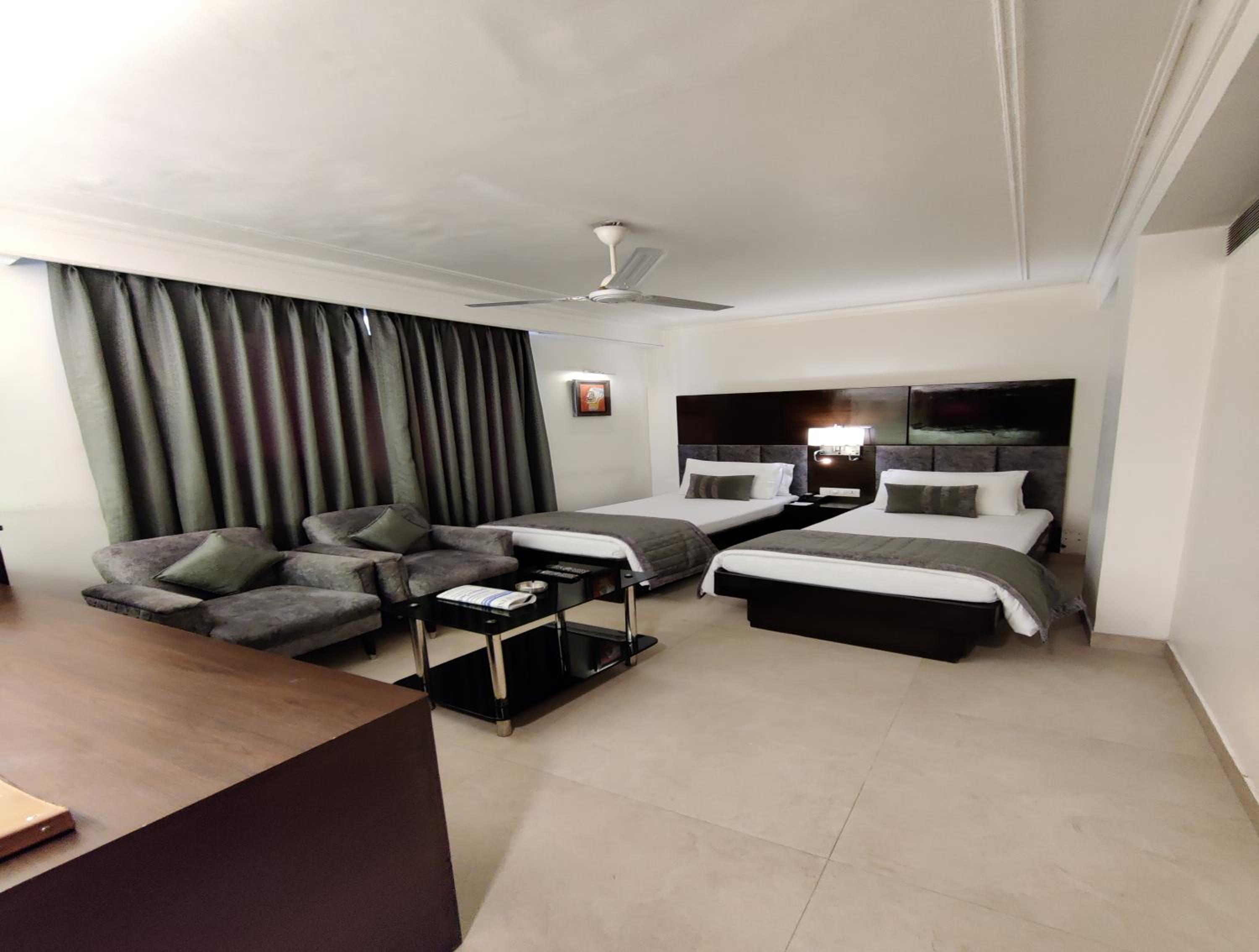 Deluxe Double or Twin Room - Photo 11