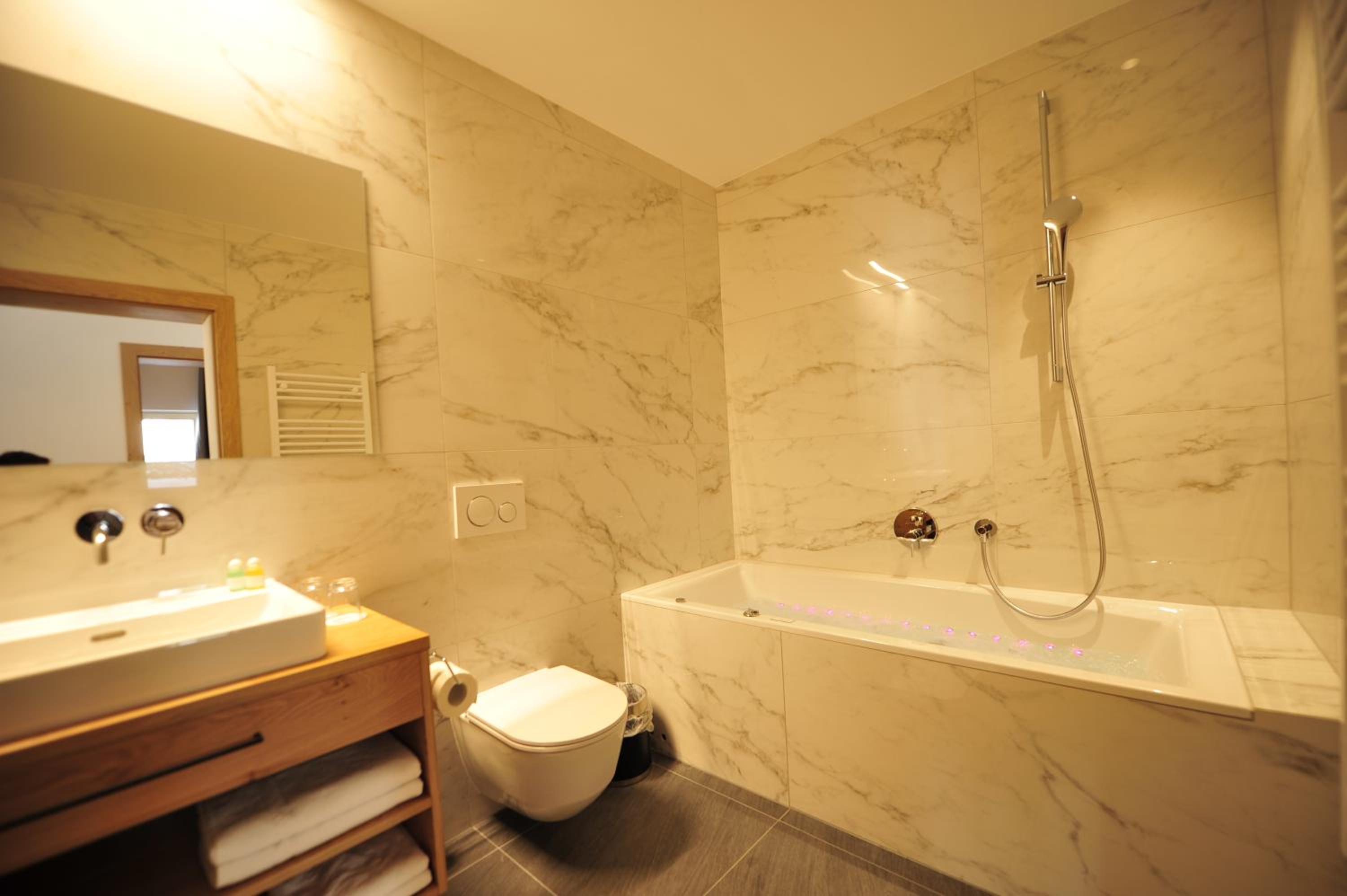 Deluxe Suite - Photo 4
