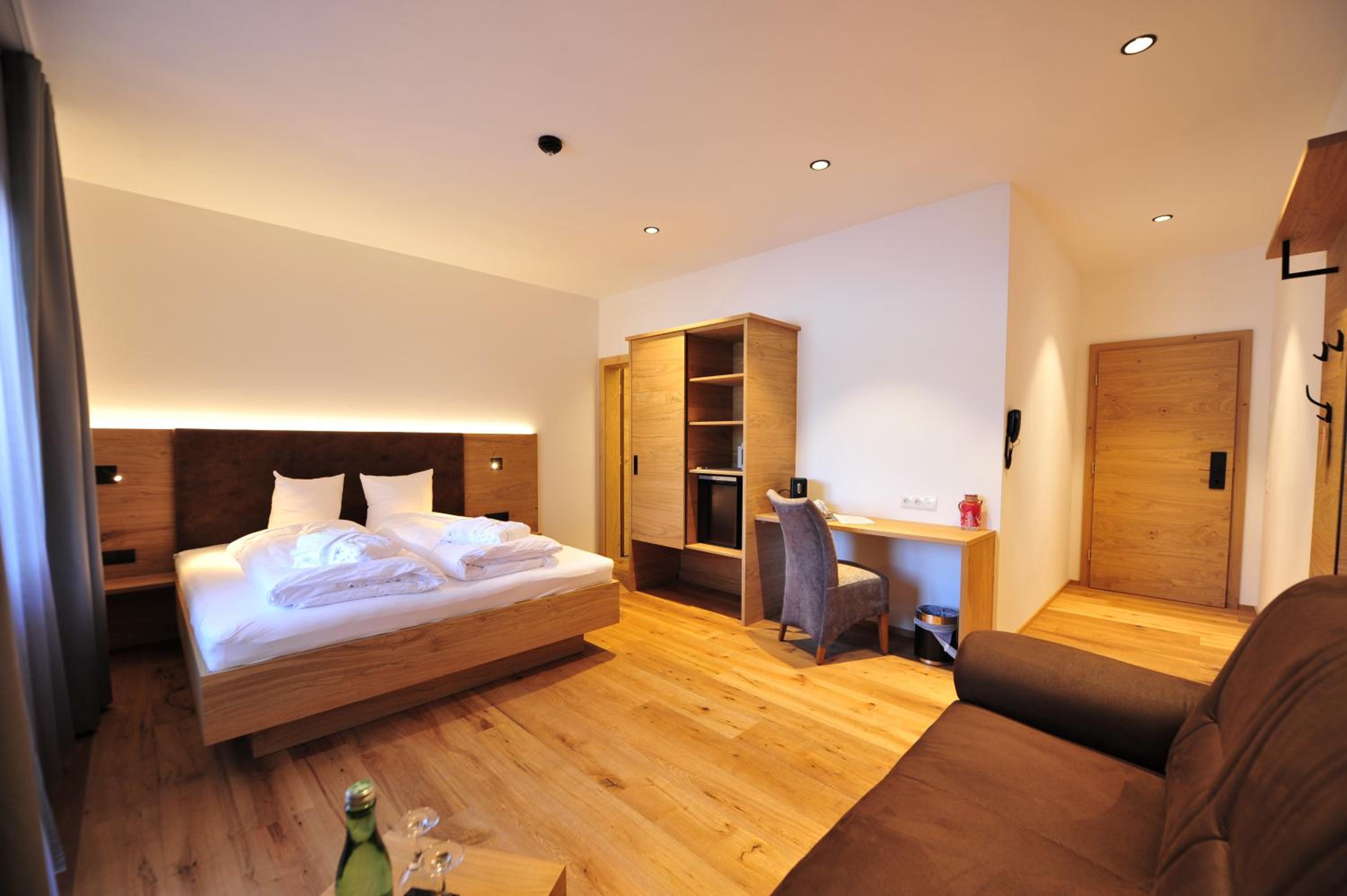 Suite with Hot Tub photo 3