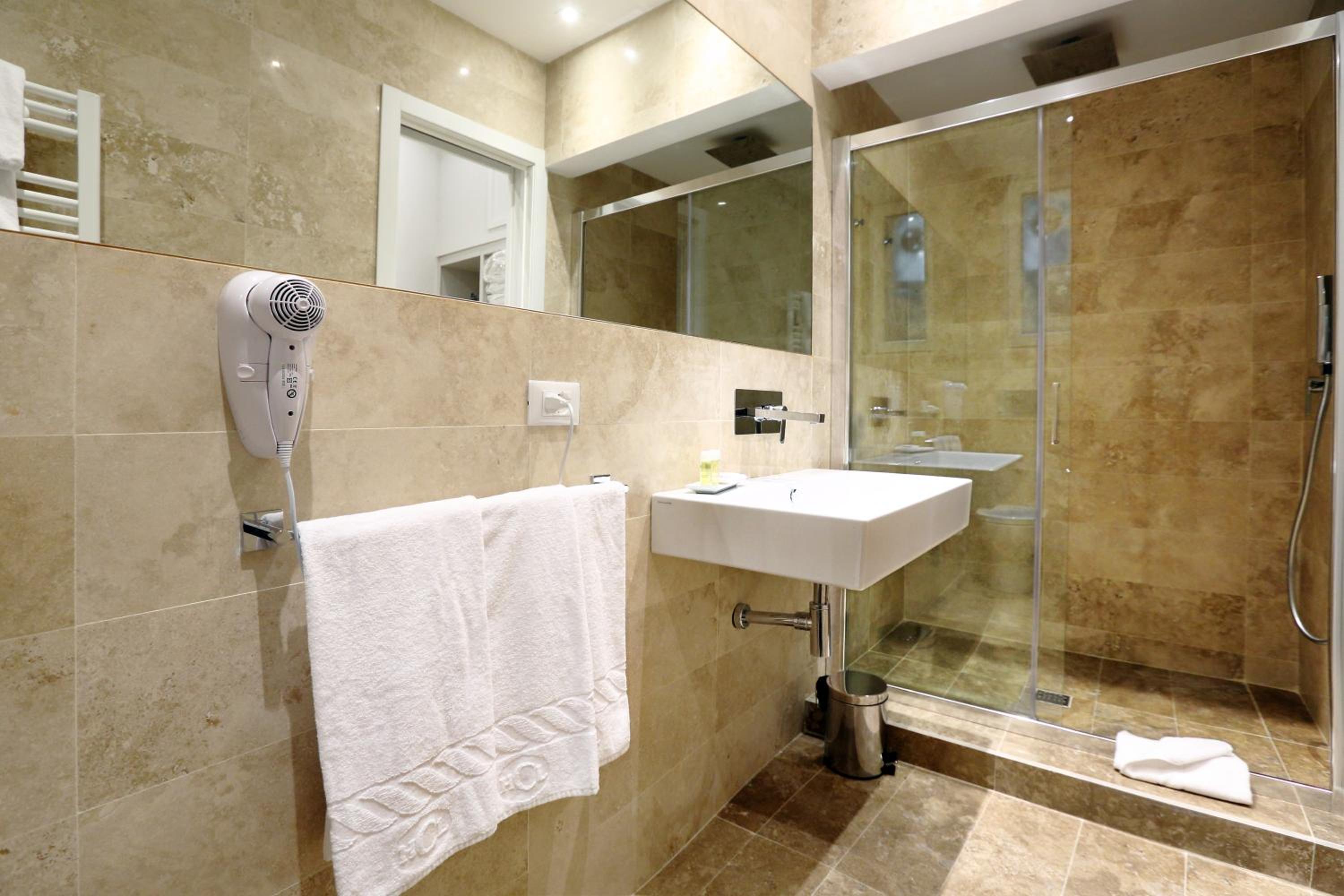 Double or Twin Room photo 2