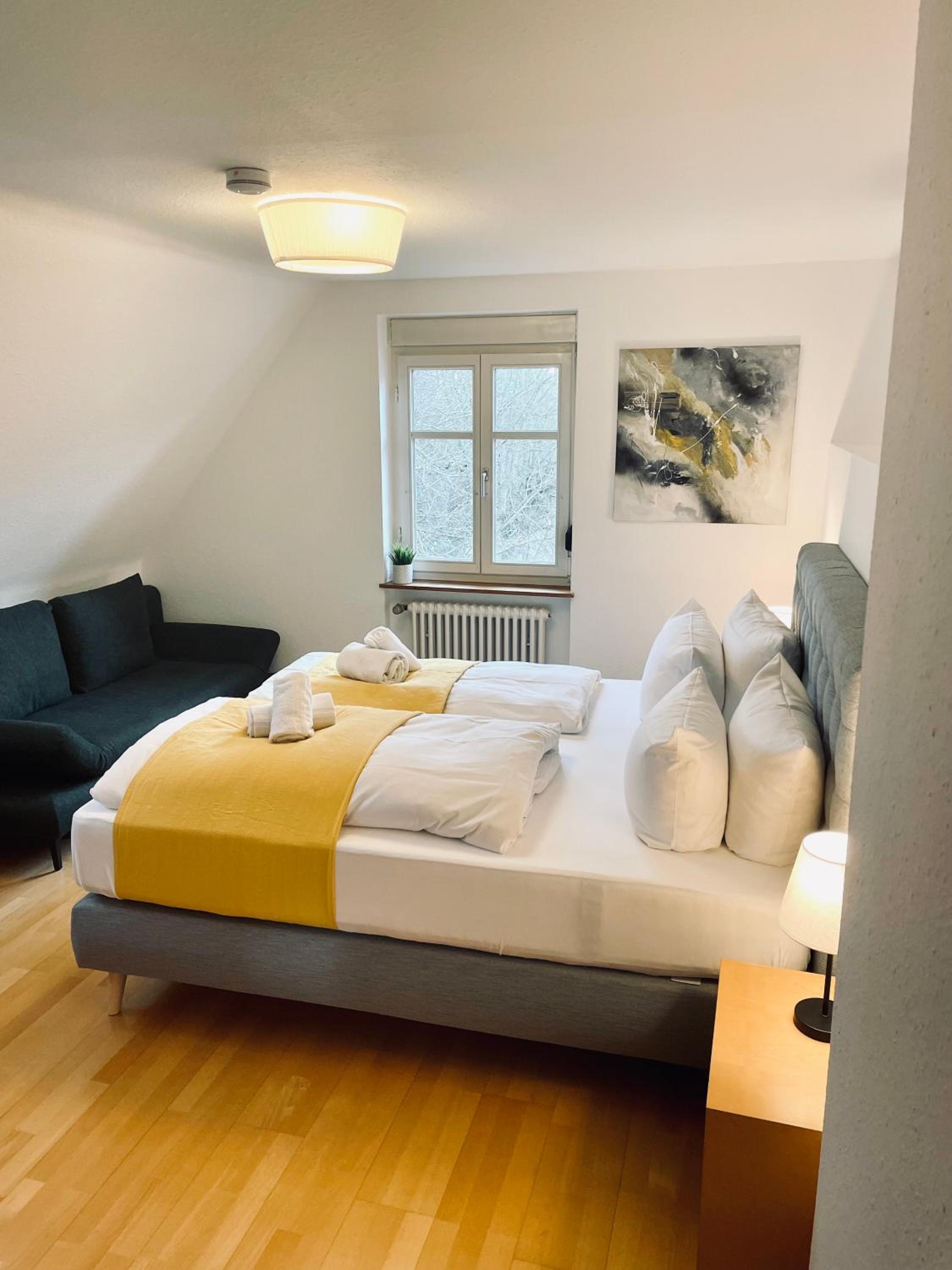 Large Double Room - Photo 6