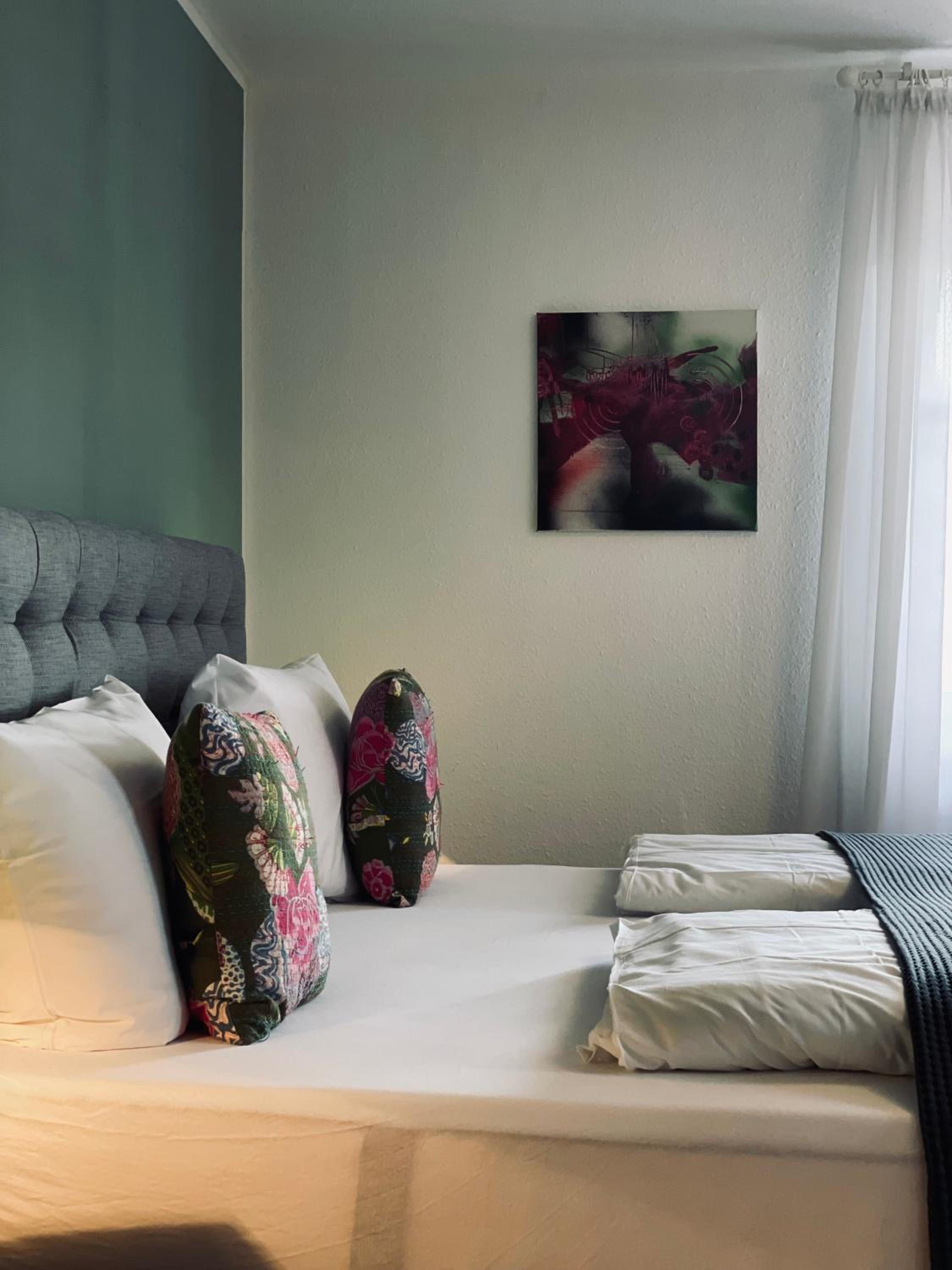 Large Double Room - Photo 19