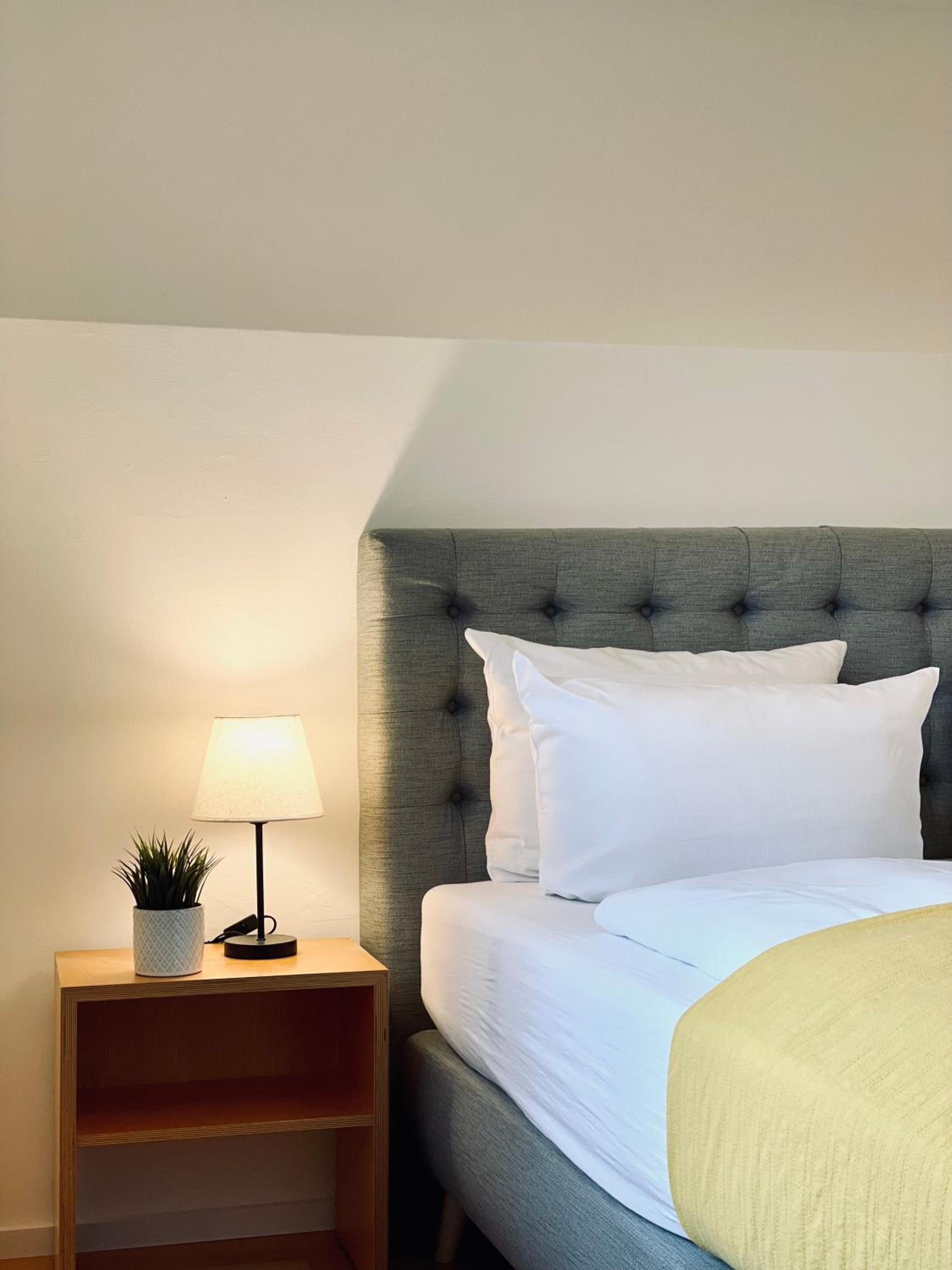 Large Double Room - Photo 7