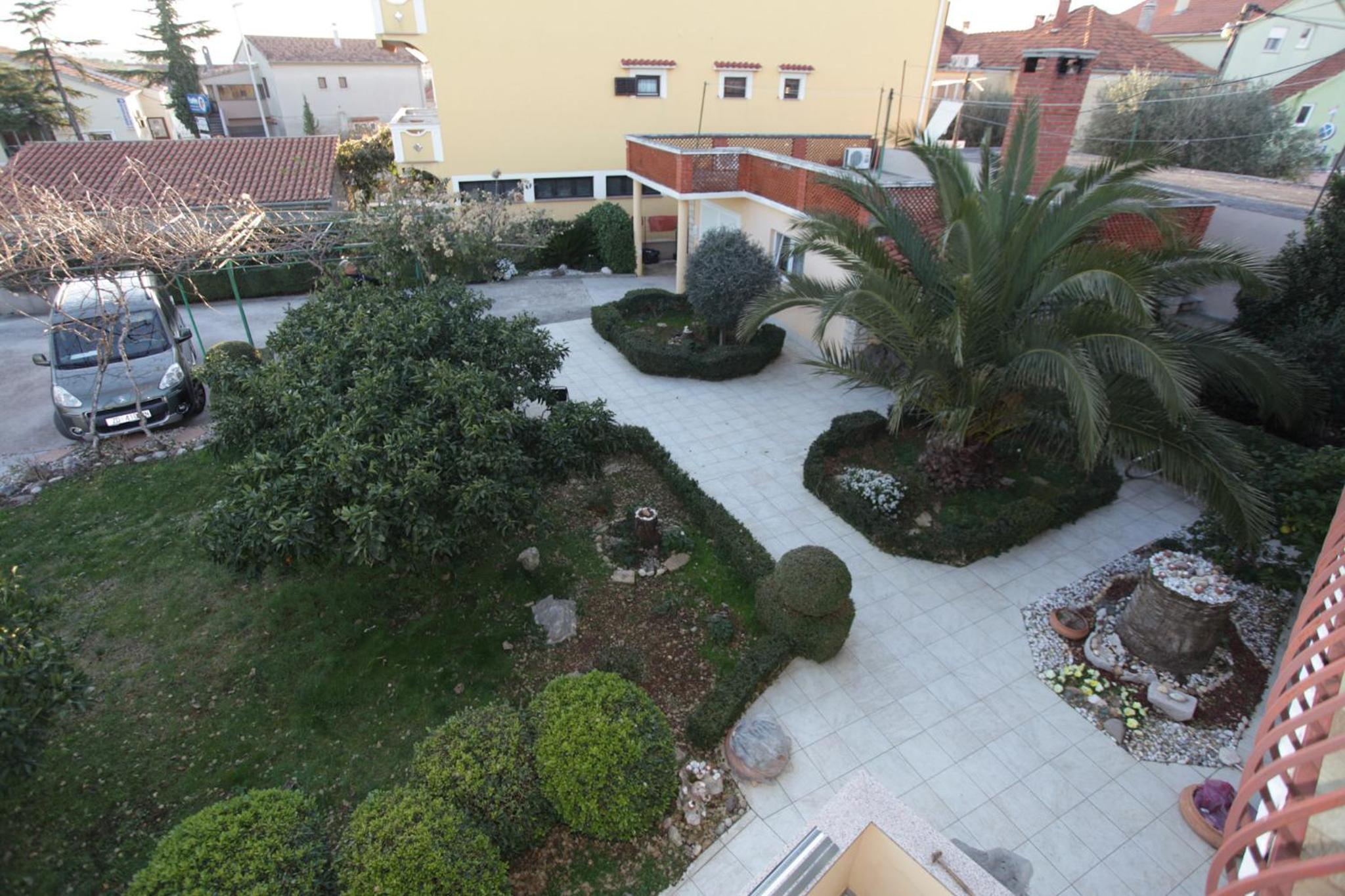Studio with Balcony - Photo 8