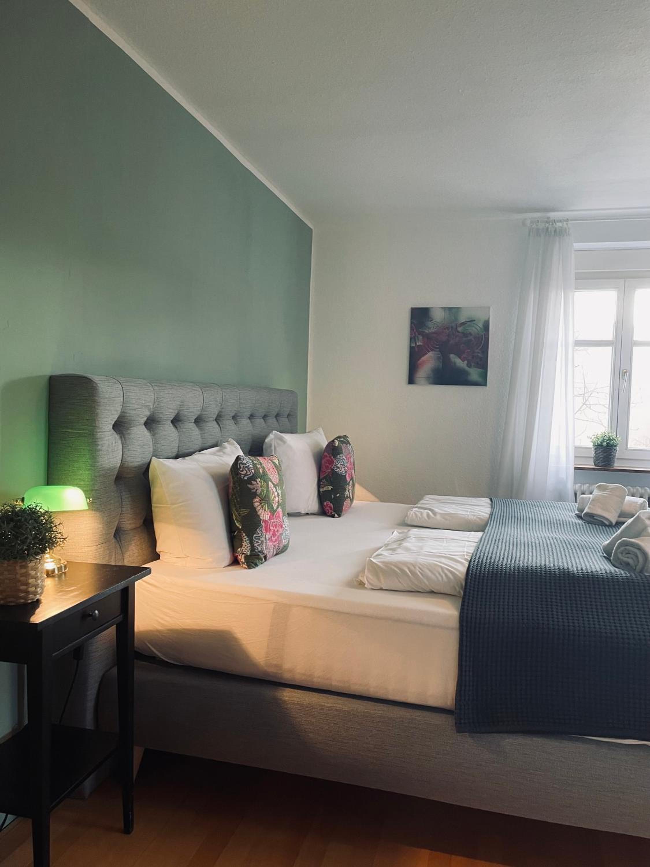 Large Double Room - Photo 20