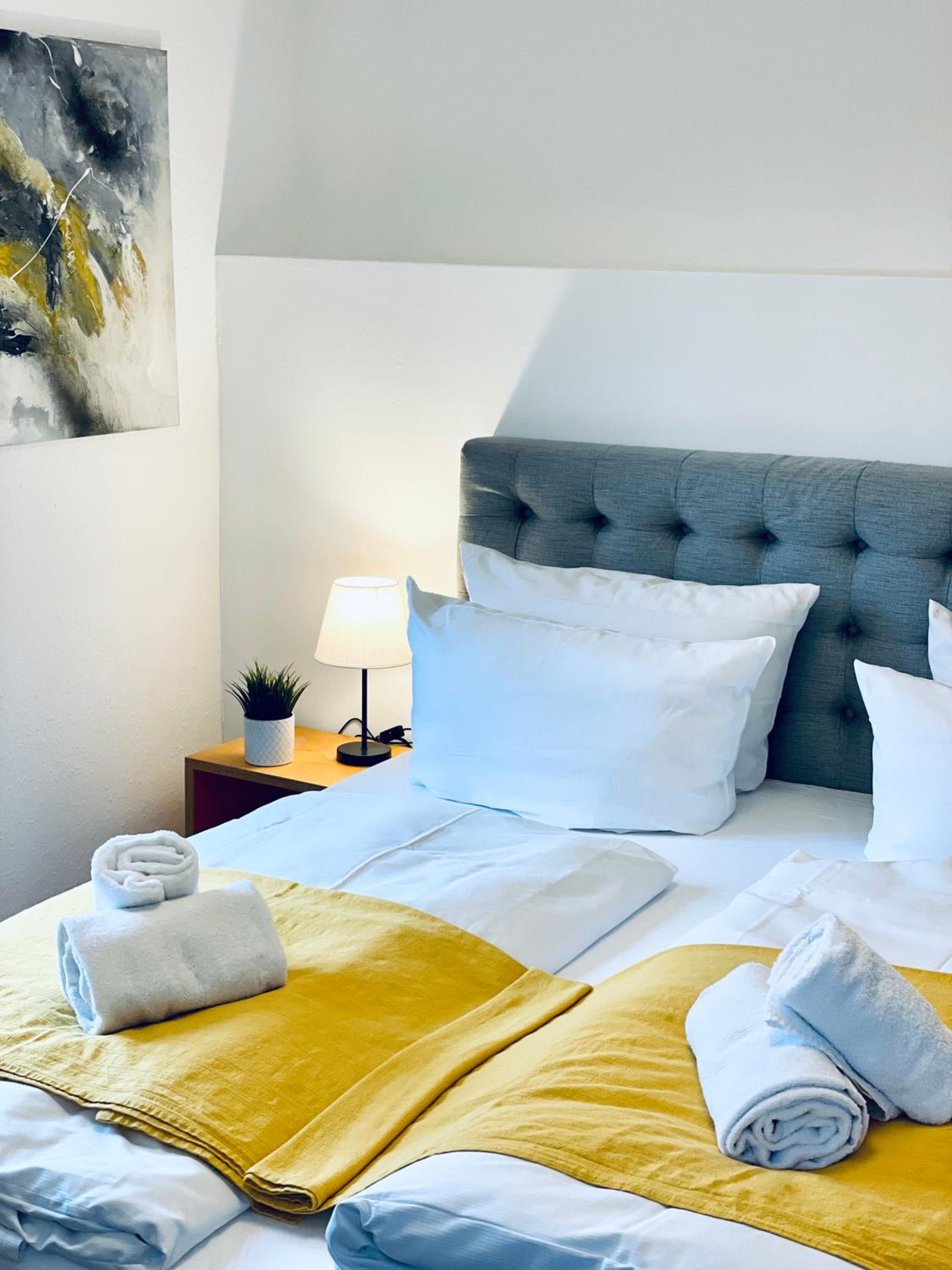 Large Double Room - Photo 10