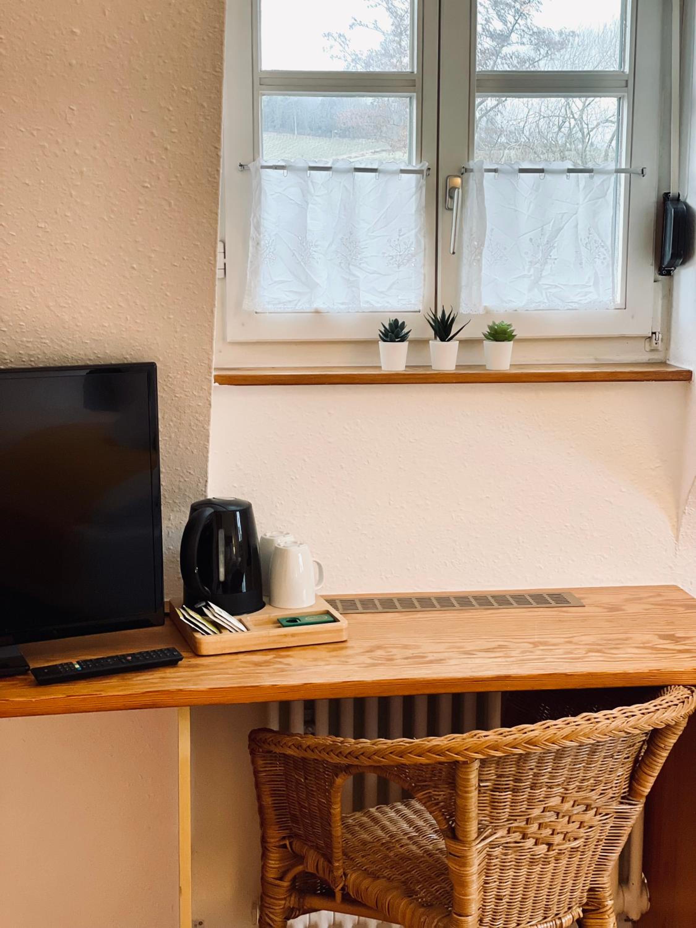 Large Double Room - Photo 4