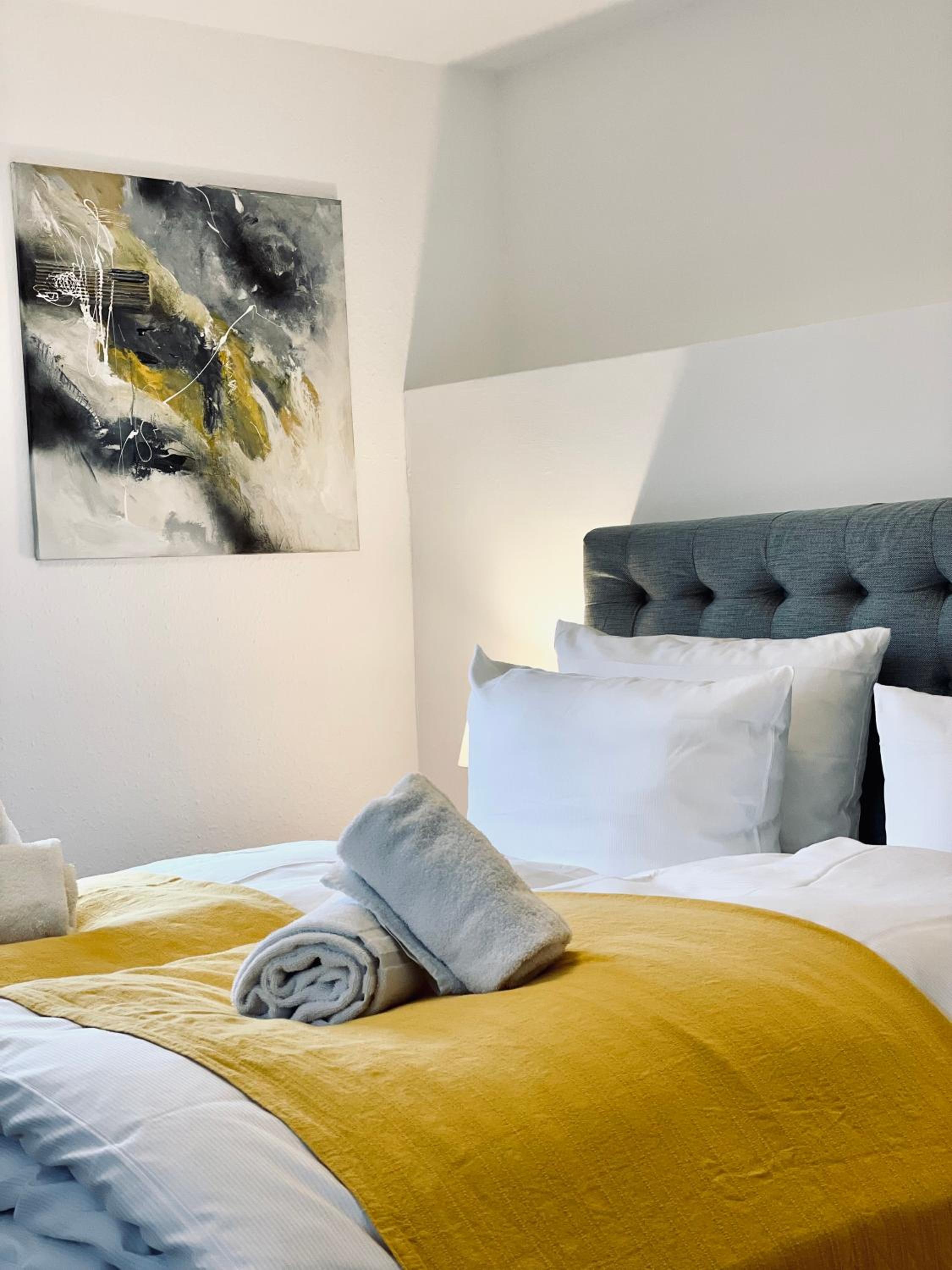 Large Double Room - Photo 5