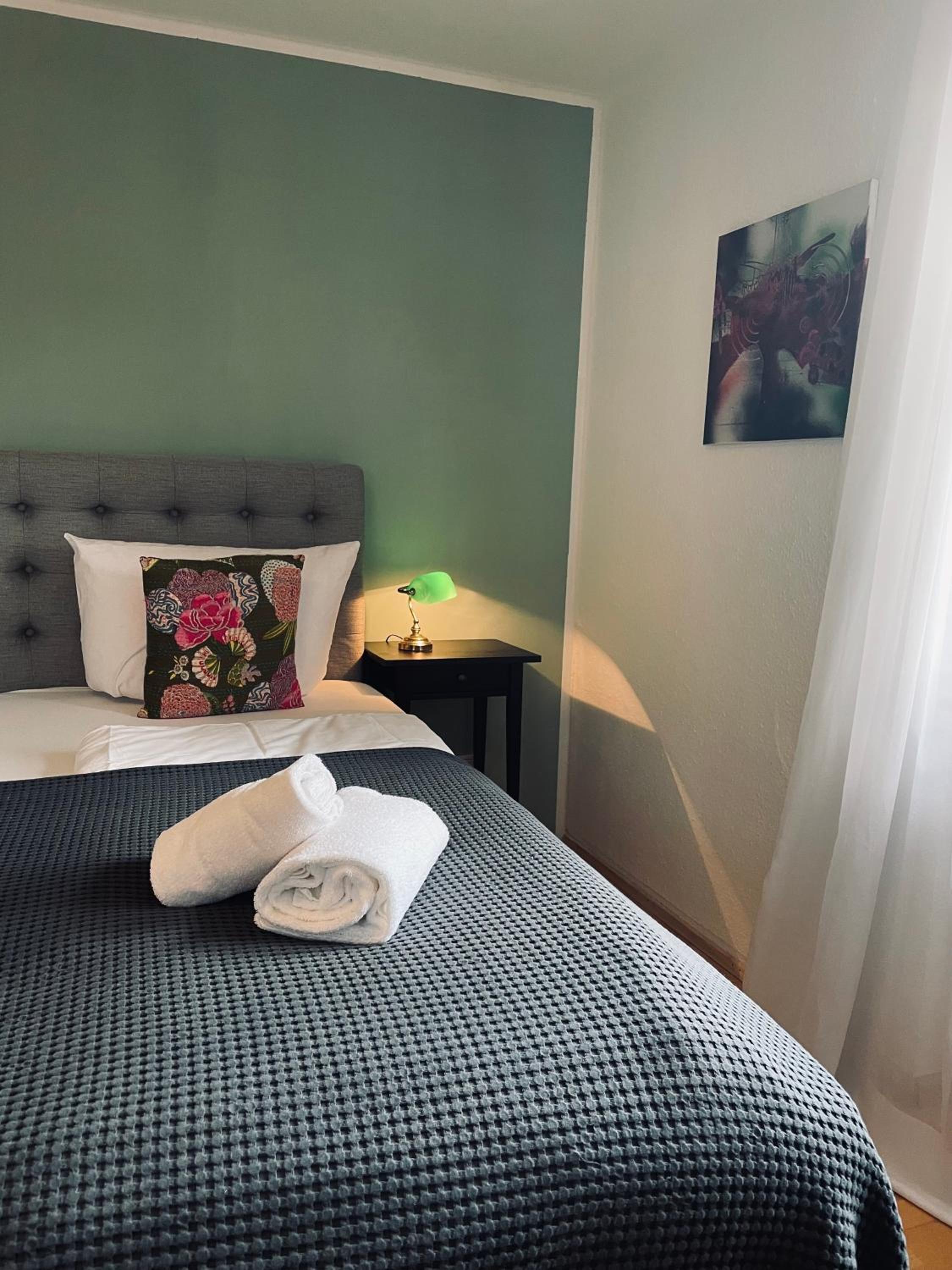 Large Double Room - Photo 23