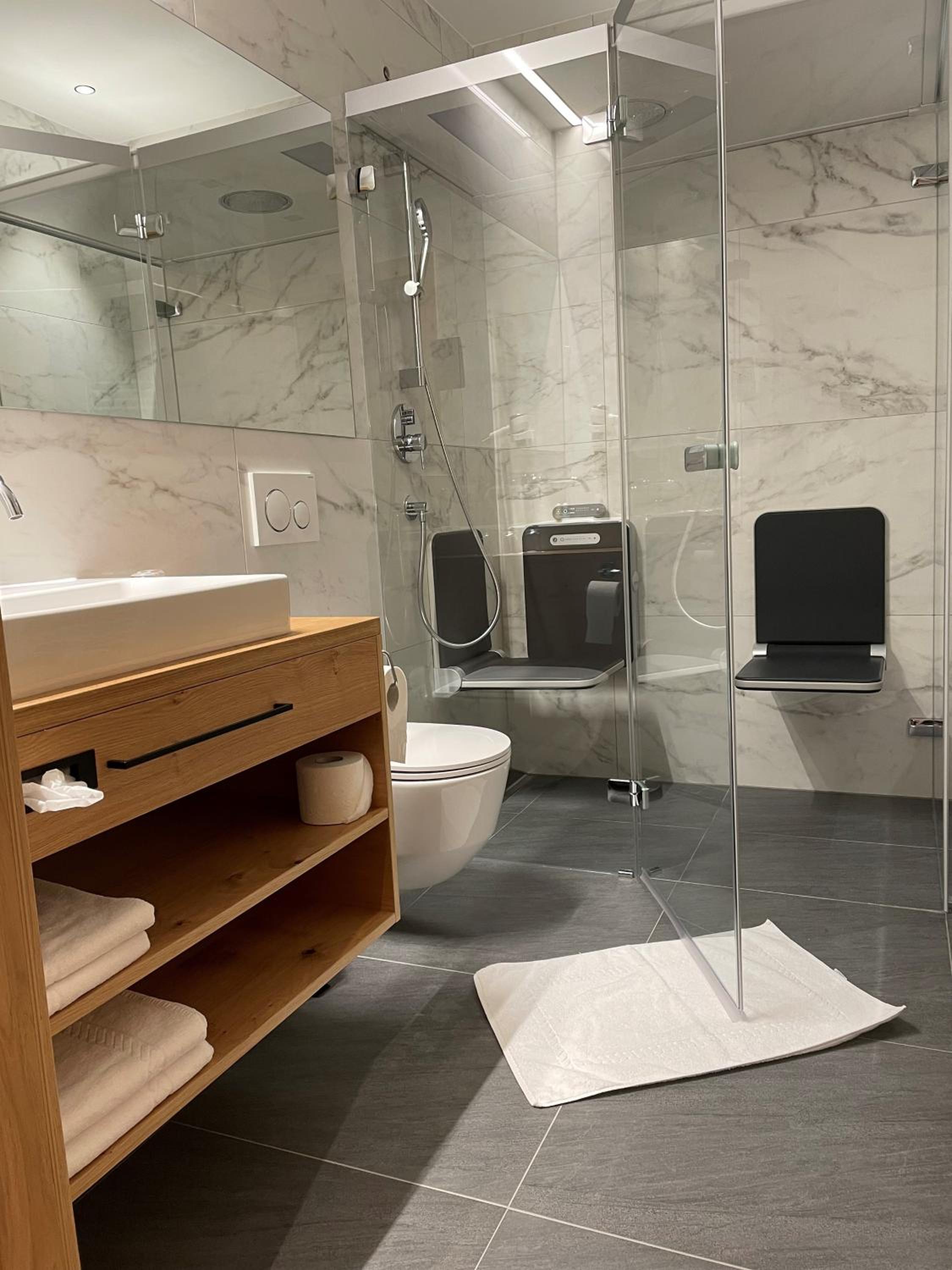Deluxe Suite - Photo 5