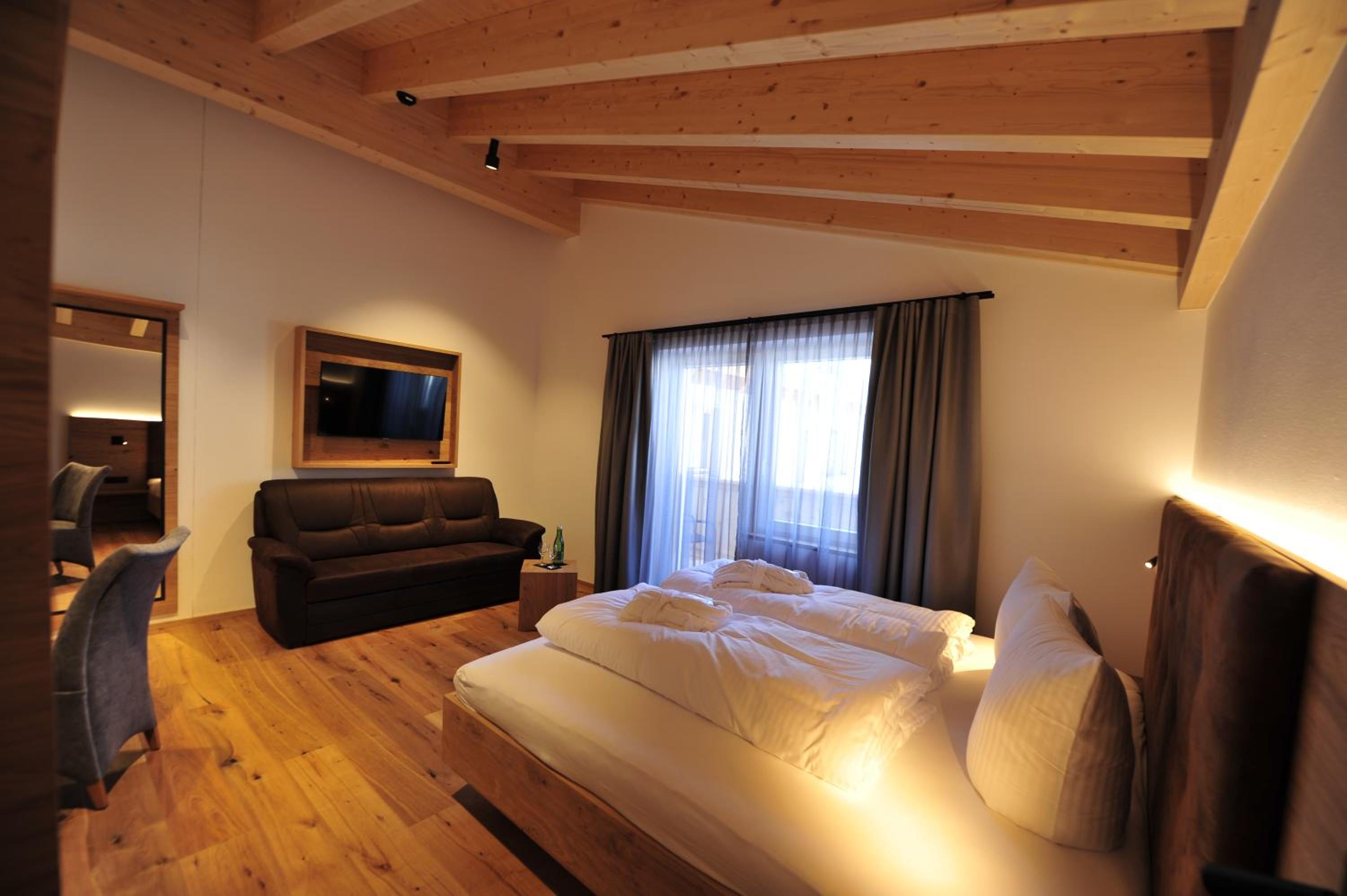 Deluxe Double Room - Photo 1
