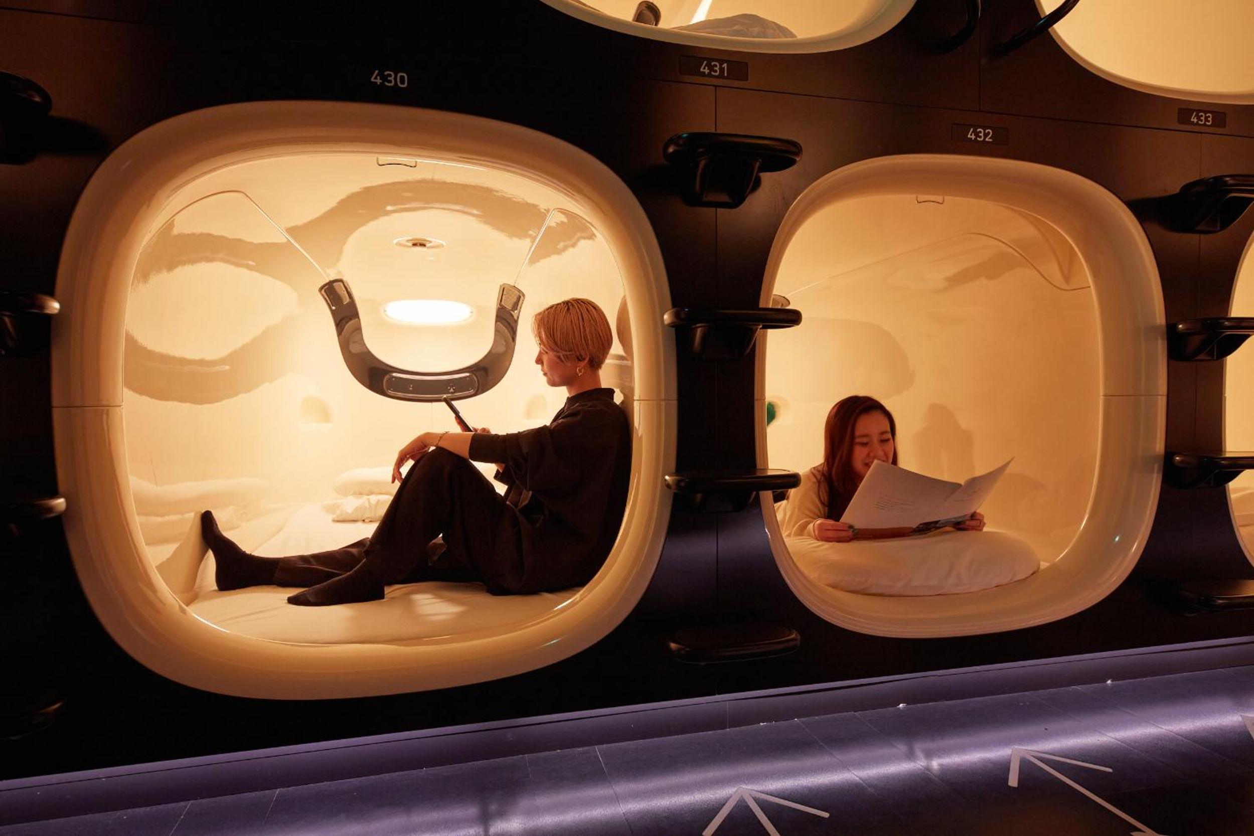 2 Capsule Rooms in Female Dormitory Room   photo 3