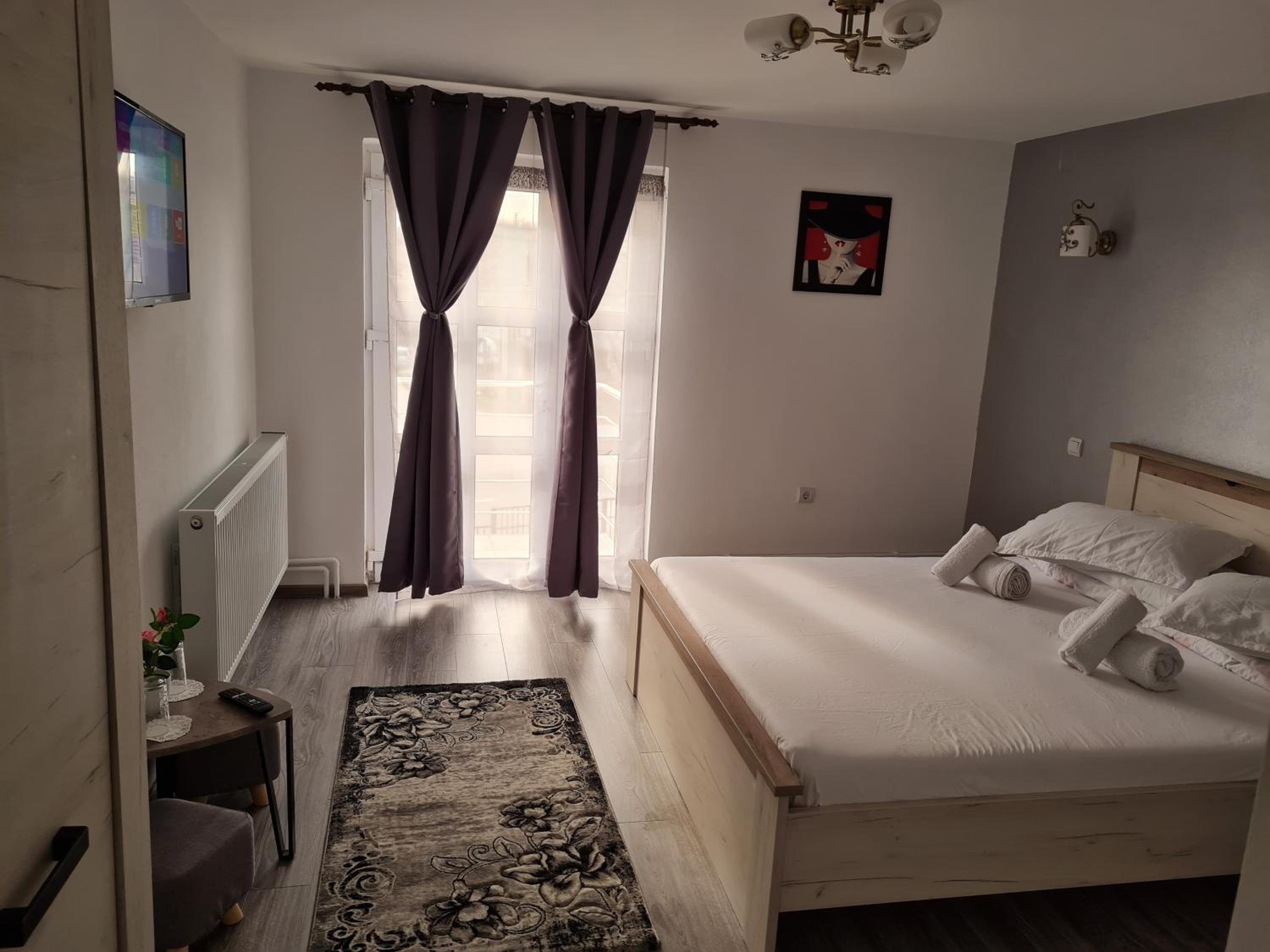 Deluxe Double Room (2 Adults + 1 Child) photo 1