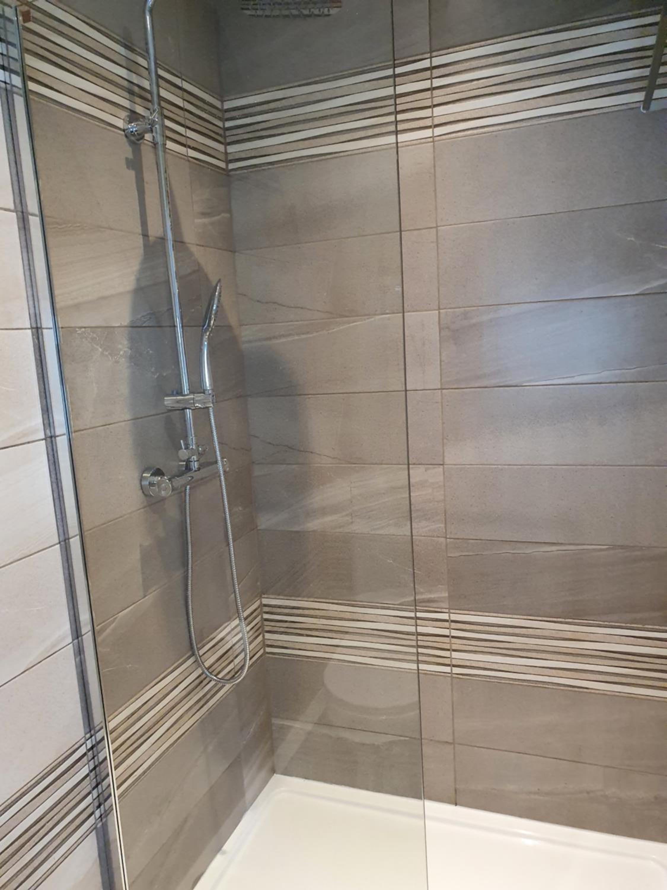 Single Room with Private Bathroom photo 2