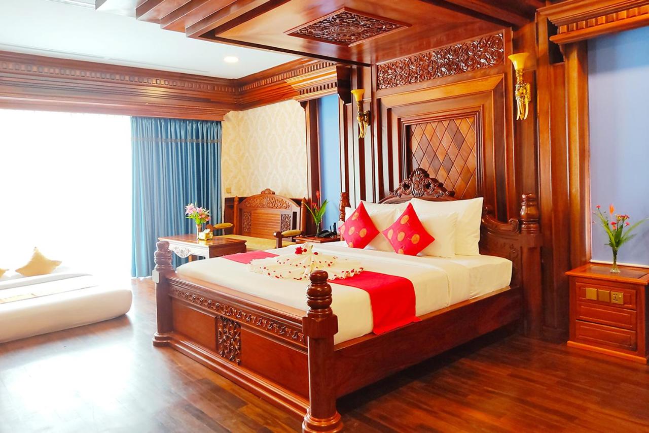 Villa - Photo 1