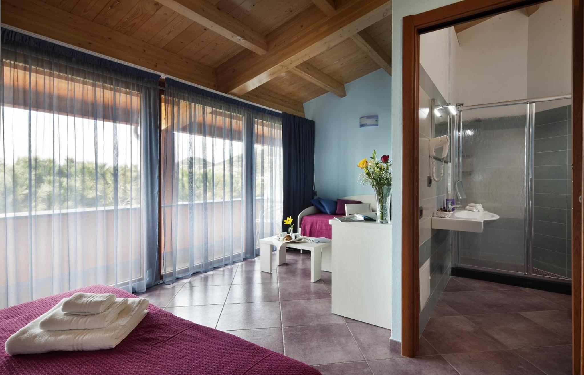 Deluxe Double or Twin Room with Sea View photo 1