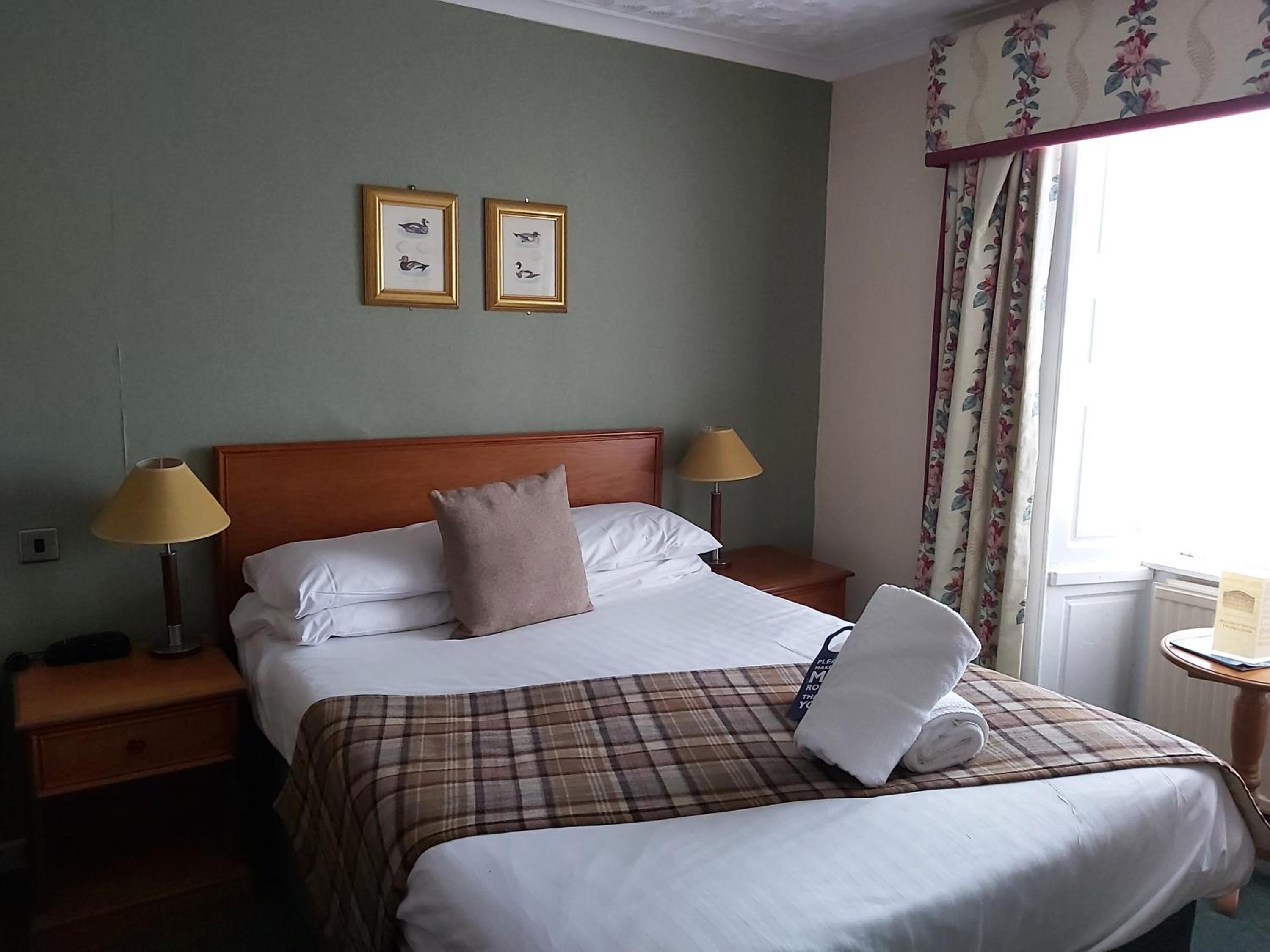 Small Double with Double Bed - Photo 4