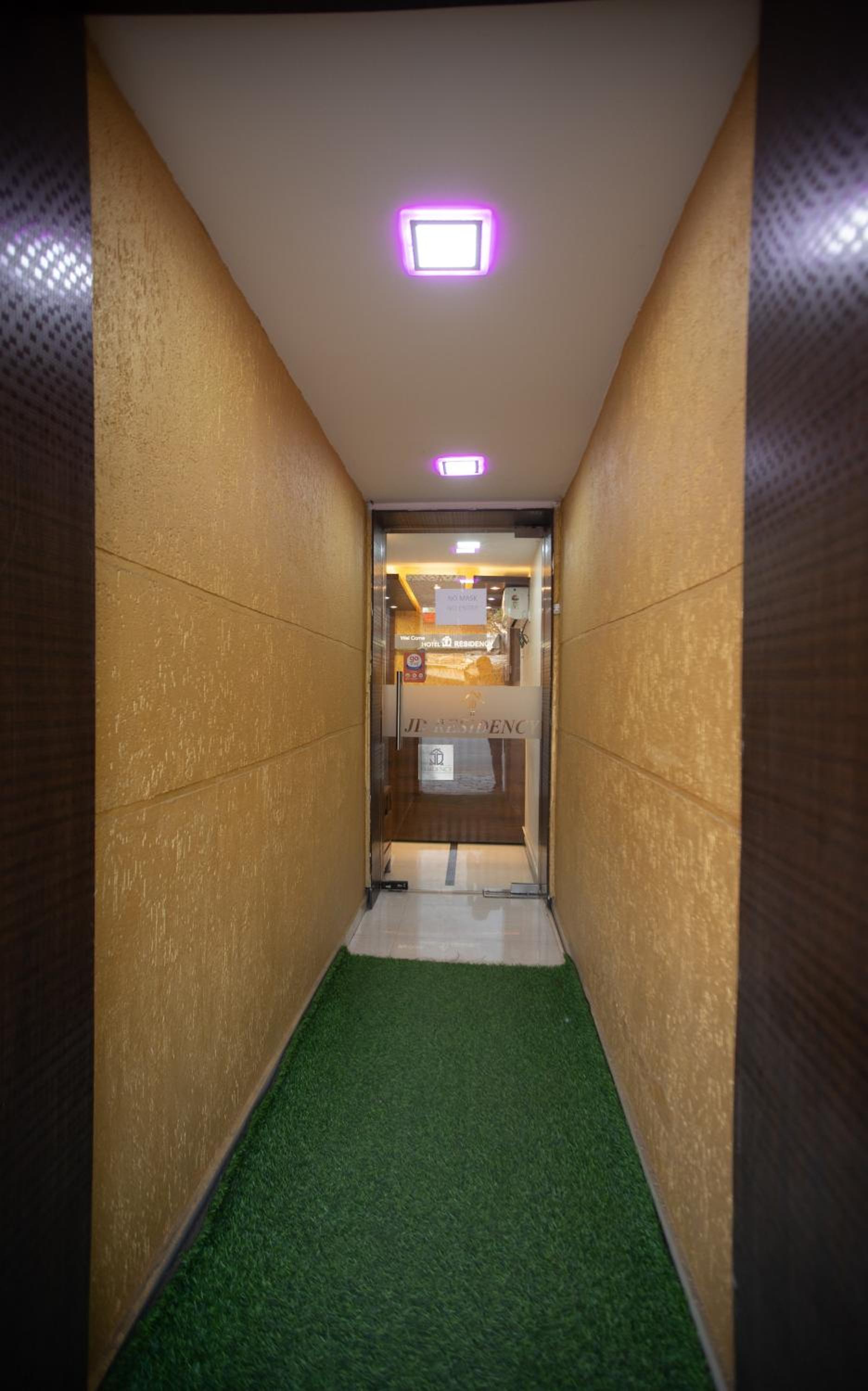Deluxe Room - Photo 23