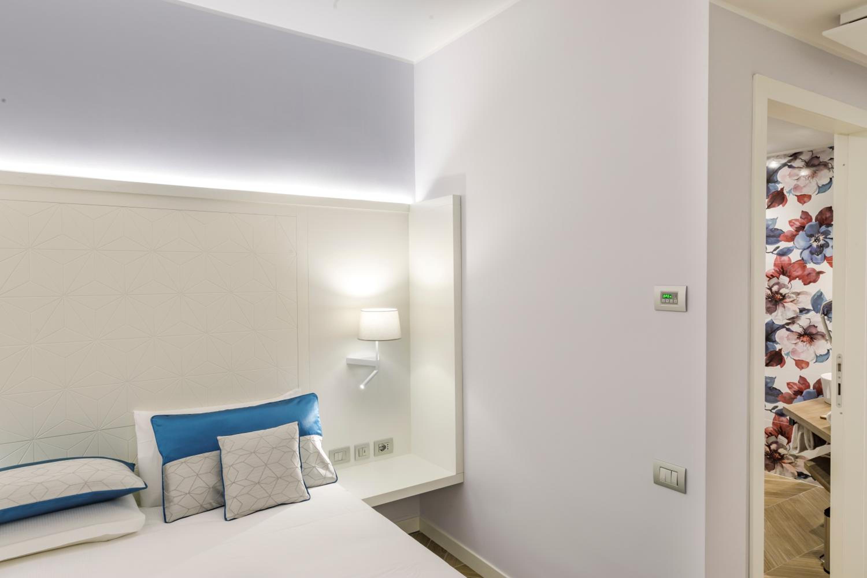 Deluxe Room - Photo 3