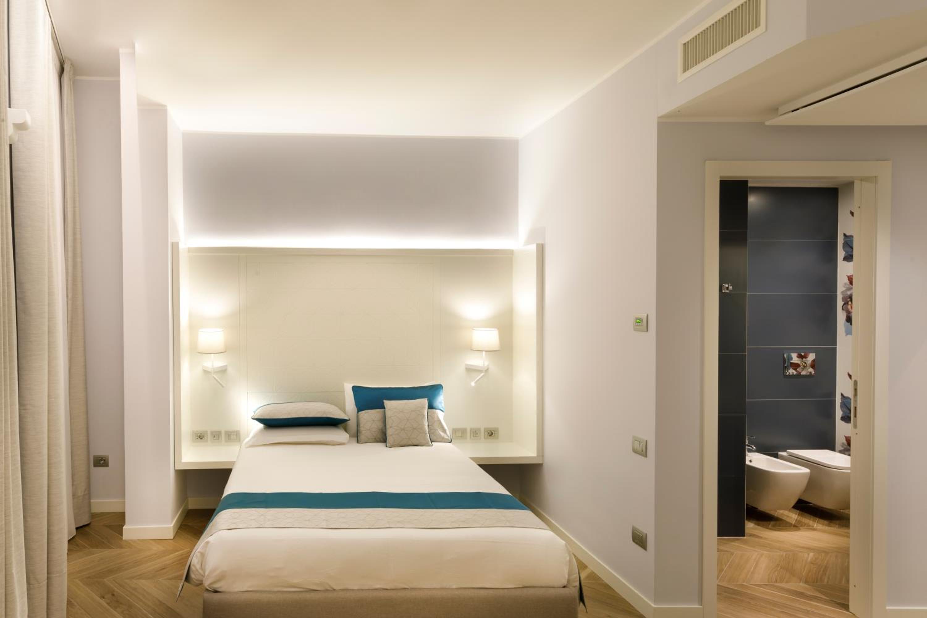 Double Room with Balcony photo 2