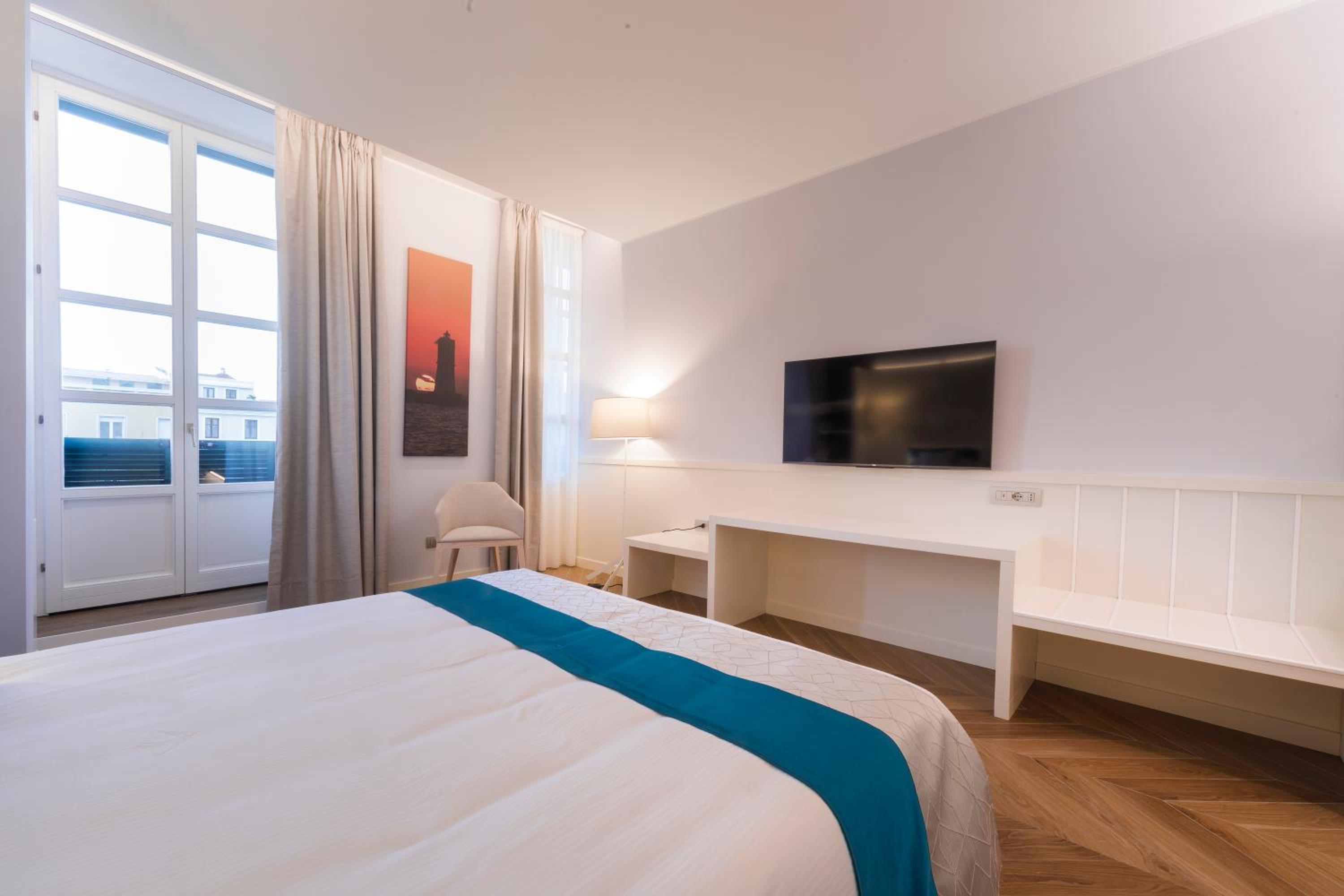 Deluxe Room - Photo 2