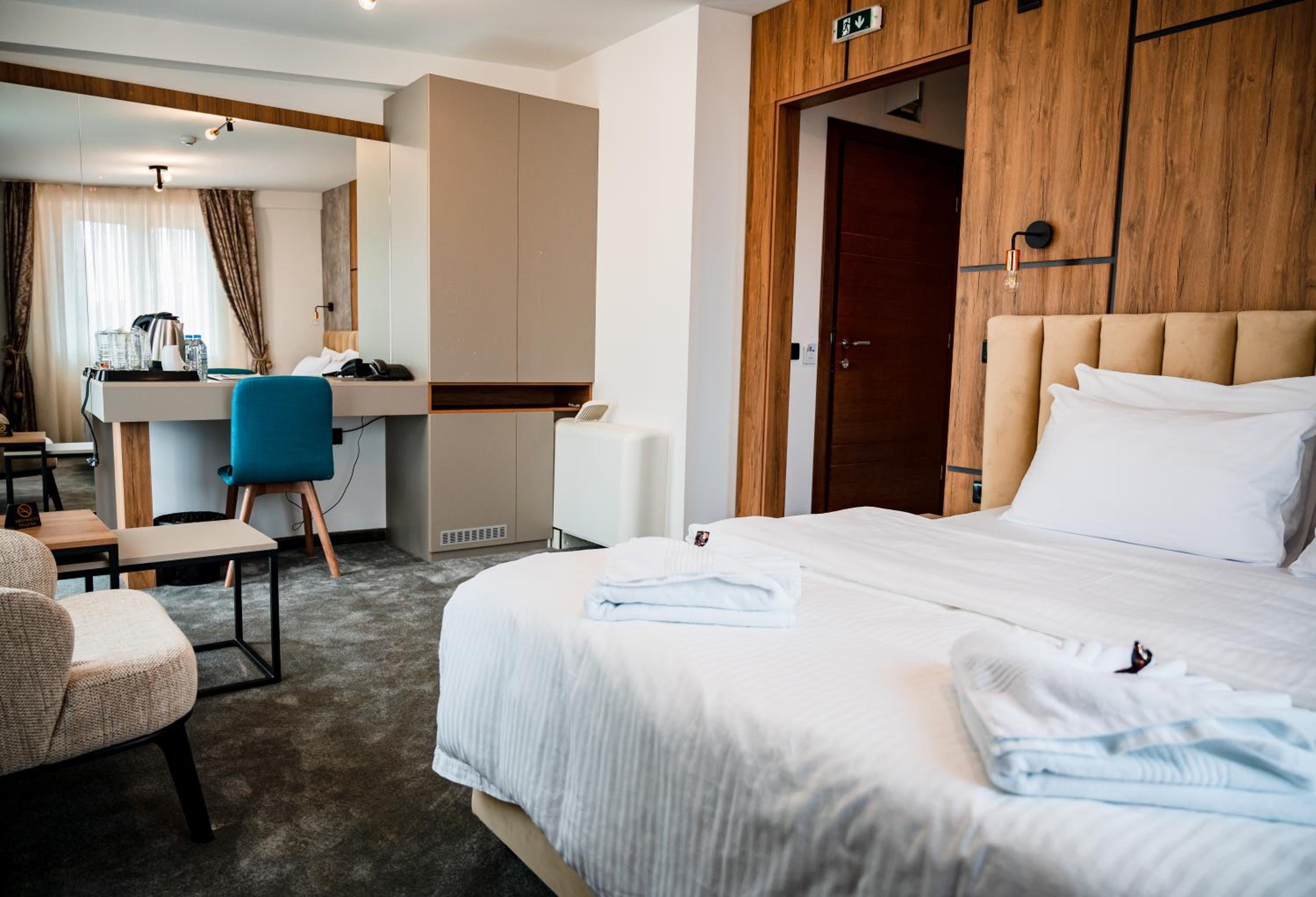Deluxe Double Room with Balcony photo 2