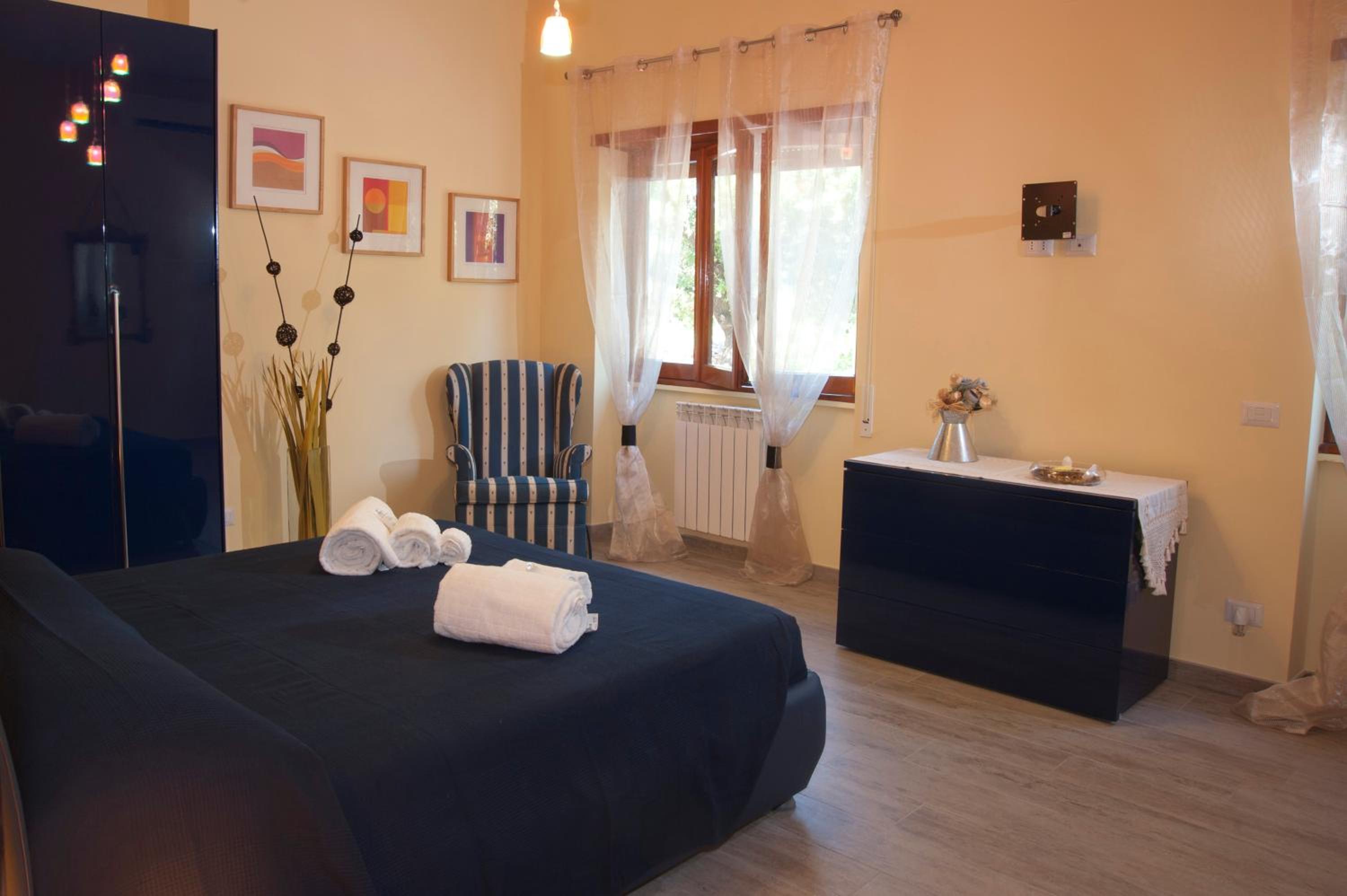 Large Double Room photo 1