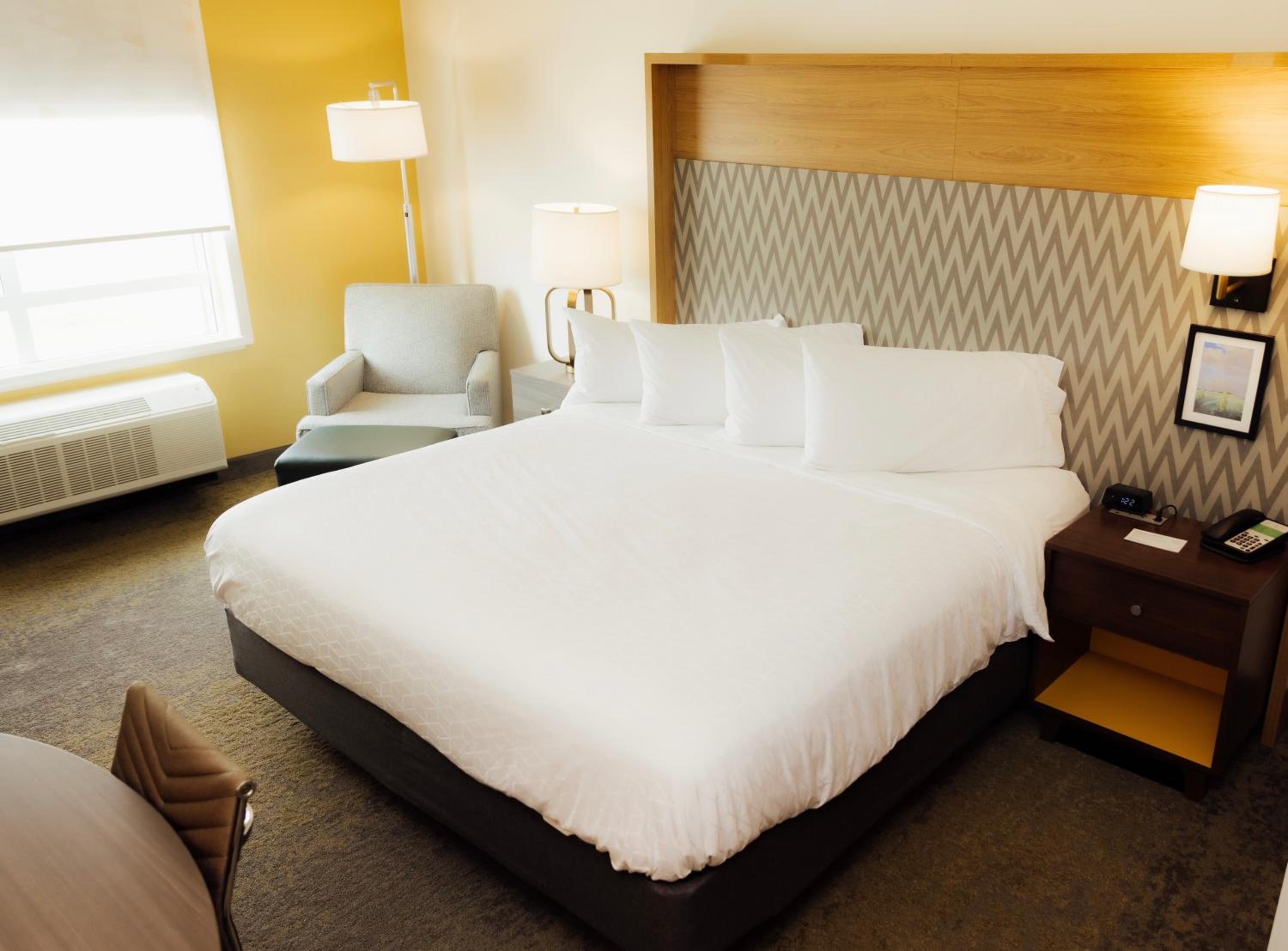 Standard King Room - Photo 3