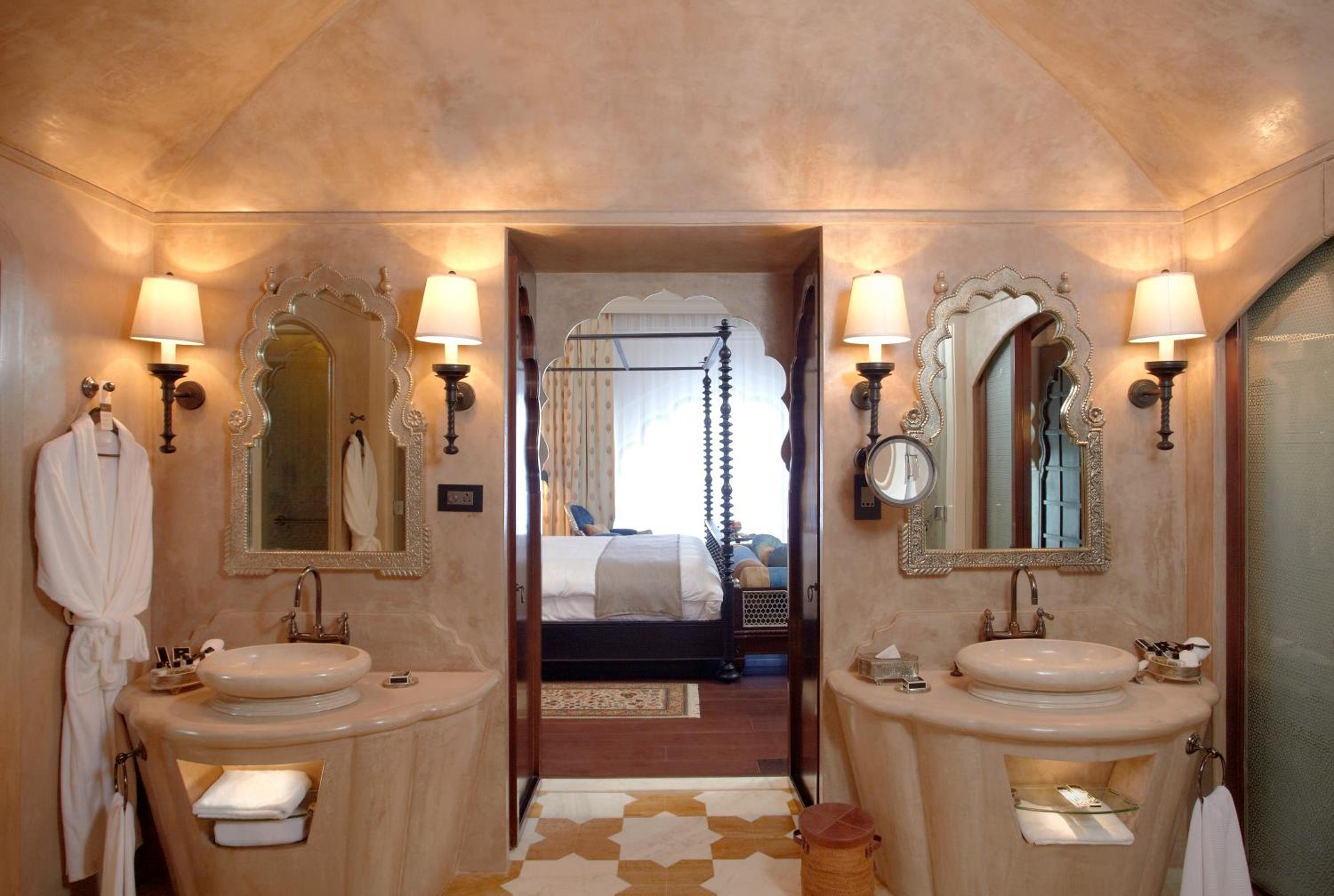Deluxe Room Twin (Non Smoking):2 complimentary craft beers or signature cocktail at Anjum per room per stay, Happy Hours (Buy 1 Get 1) at Anjum Bar on Select beverages,20% off on Food & Soft Beverage and Laundry, Set dinner for couple at Zarin@INR 5000++  - Photo 2