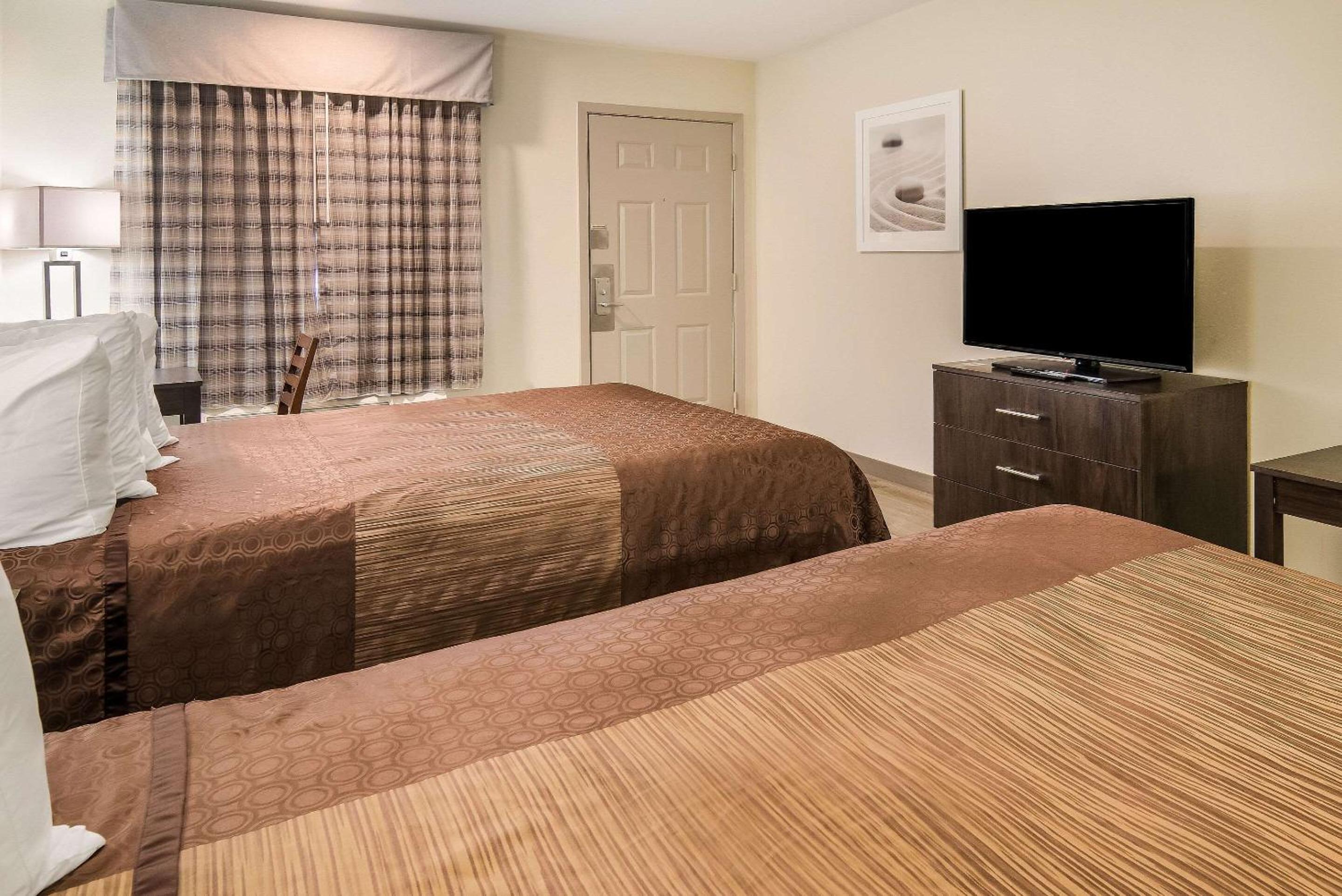 Double Room with Two Double Beds - Non Smoking - Photo 1